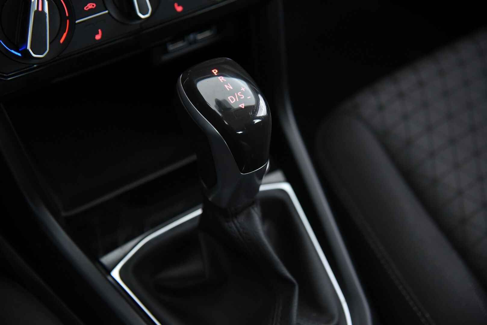 Volkswagen T-Cross 2019 Style 1,0 TSI 85 kW (115 hv) DSG-aut.*ACC / BLIS / Merkkihuollettu / P-Tutkat / AppConnect / Koukku*