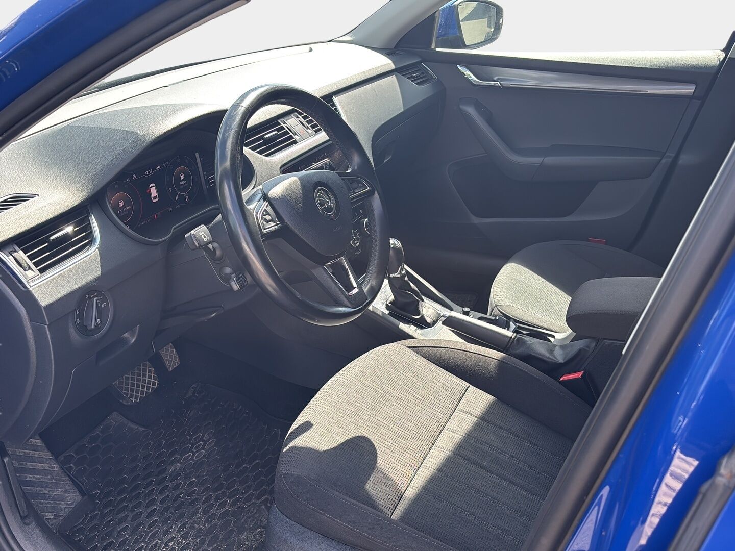 Skoda Octavia 2019 Combi 1,6 TDI Style BusinessLine DSG Autom - | ACC | Travel assist | Digimittaristo | Keyless Go | P.kamera | Webasto | S-luukku | Carplay | Kaukovaloautomatiikka |
