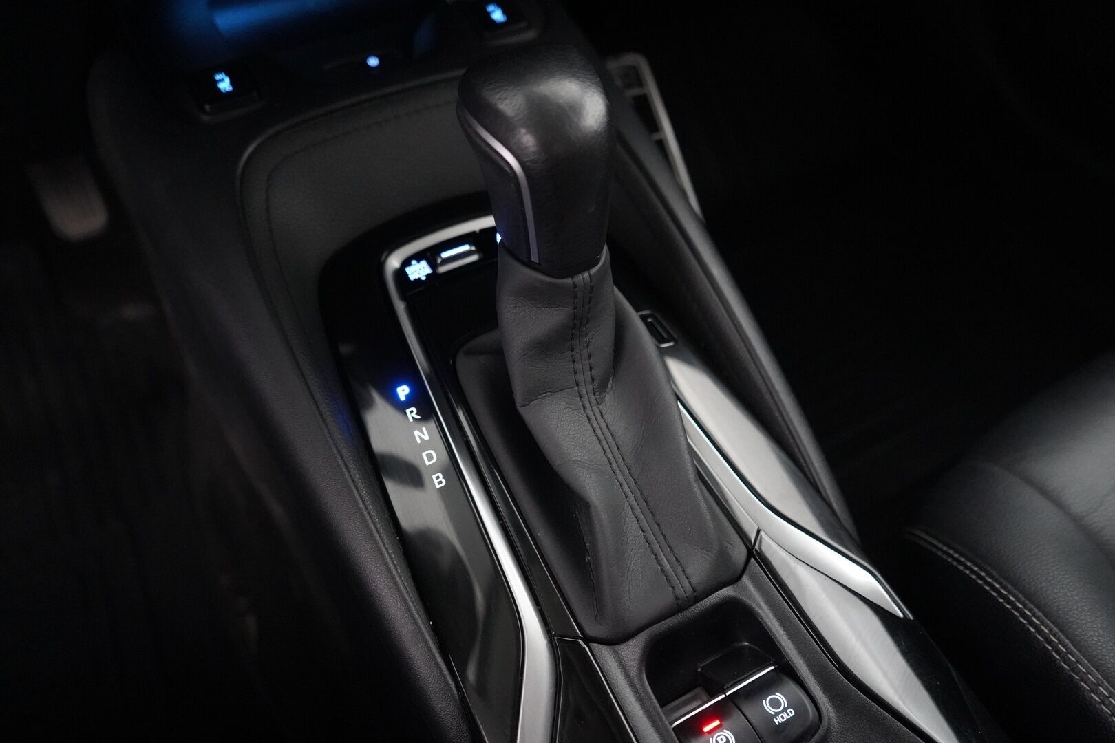 Toyota Corolla 2019 Sedan 1,8 Hybrid Style - ACC | Koukku | Blis | Lohko | Nahat | Kamera | LED | Navi | Tutkat | Suomi-auto | Kahdet alumiinivanteet | SUPER VARUSTEET!