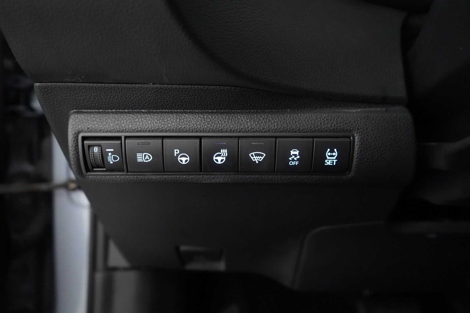 Toyota Corolla 2019 Sedan 1,8 Hybrid Style - ACC | Koukku | Blis | Lohko | Nahat | Kamera | LED | Navi | Tutkat | Suomi-auto | Kahdet alumiinivanteet | SUPER VARUSTEET!