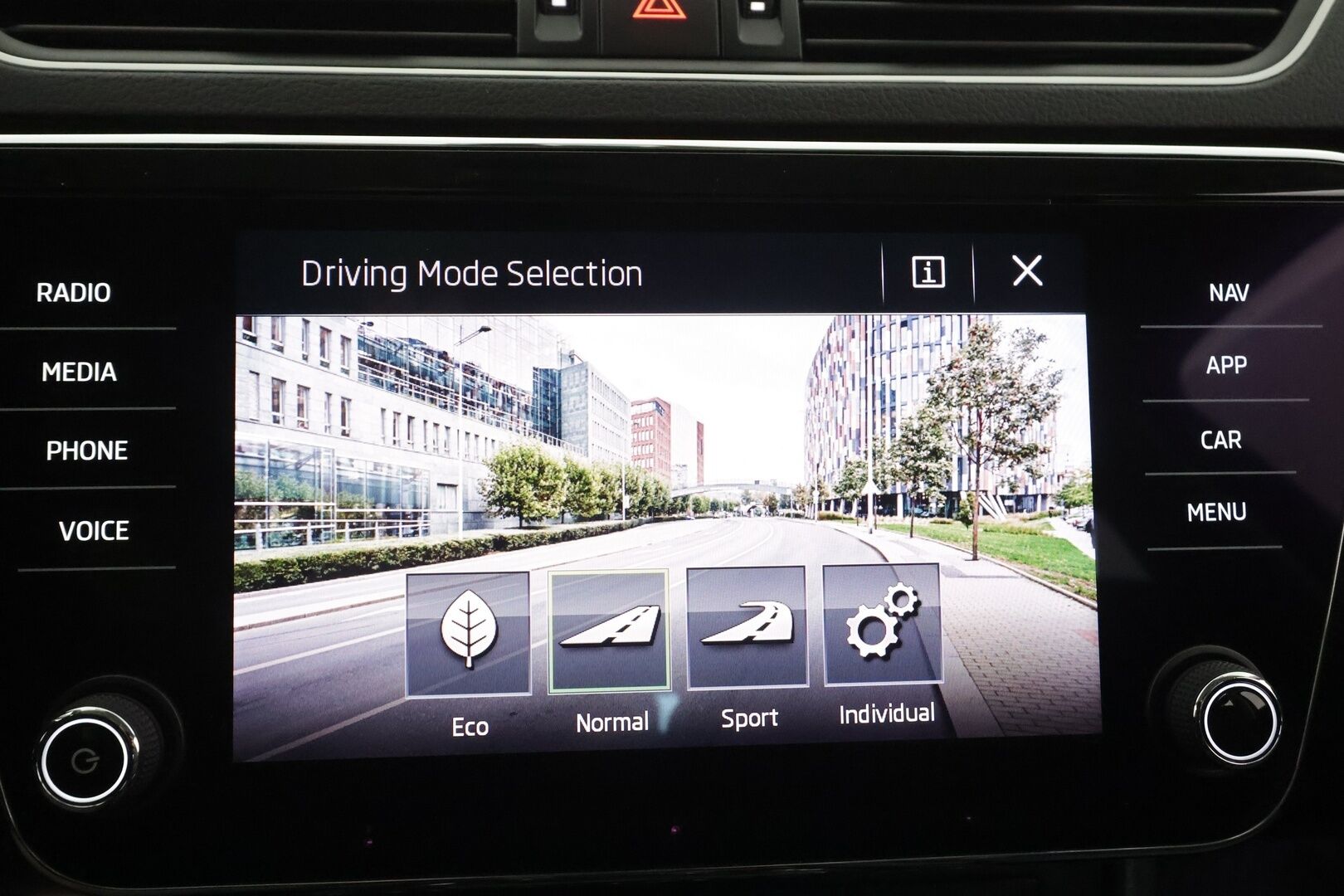 Skoda Superb 2019 1,5 TSI ACT Style BusinessLine - | ACC | Webasto | Koukku | Canton | LED | Muistipenkki | P.kamera | Nahat | Keyless | Apple&Android | 1.Om Suomi-auto | Merkkihuollettu | Kahdet Renkaat |