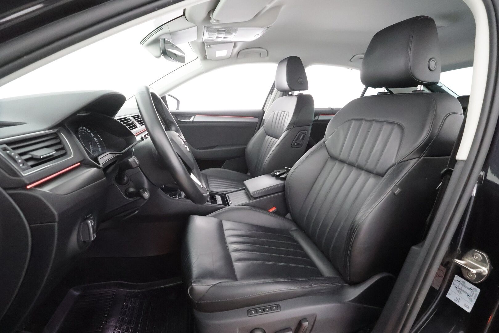 Skoda Superb 2019 1,5 TSI ACT Style BusinessLine - | ACC | Webasto | Koukku | Canton | LED | Muistipenkki | P.kamera | Nahat | Keyless | Apple&Android | 1.Om Suomi-auto | Merkkihuollettu | Kahdet Renkaat |