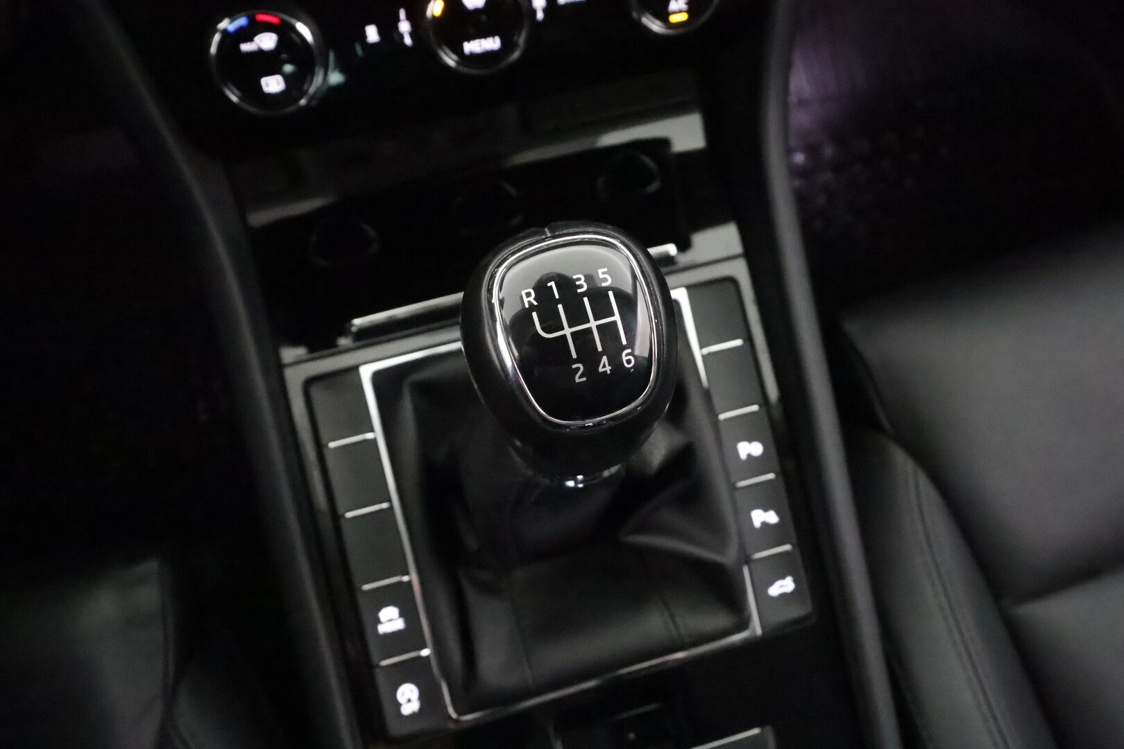 Skoda Superb 2019 1,5 TSI ACT Style BusinessLine - | ACC | Webasto | Koukku | Canton | LED | Muistipenkki | P.kamera | Nahat | Keyless | Apple&Android | 1.Om Suomi-auto | Merkkihuollettu | Kahdet Renkaat |