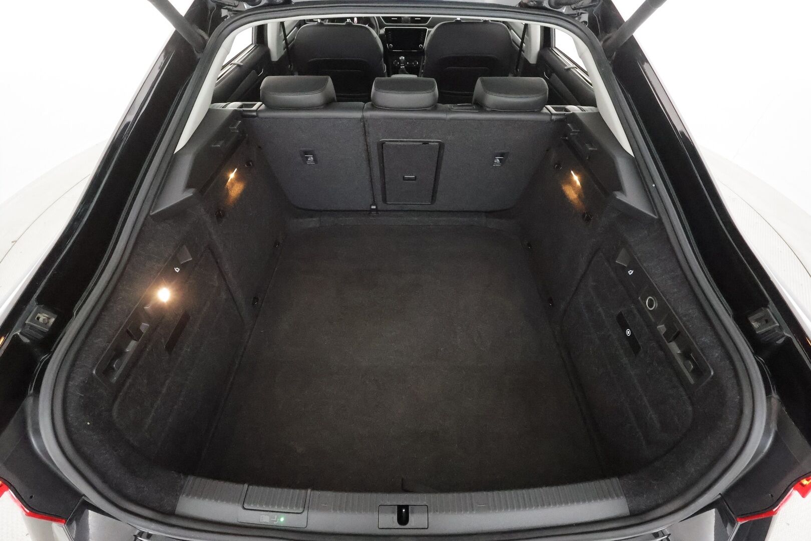 Skoda Superb 2019 1,5 TSI ACT Style BusinessLine - | ACC | Webasto | Koukku | Canton | LED | Muistipenkki | P.kamera | Nahat | Keyless | Apple&Android | 1.Om Suomi-auto | Merkkihuollettu | Kahdet Renkaat |