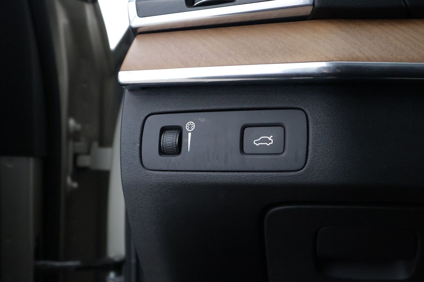 Volvo XC90 2019 D5 AWD Inscription aut * 7-P / Kamera / PilotAssist / Webasto / Muistipenkit / Vetokoukku / Nahkasisusta / Navi * - 2,99 % KORKOTARJOUS TÄHÄN AUTOON - * Jakohihna juuri vaihdettu / Suomi-auto / 2x Vanteet & Renkaat *
