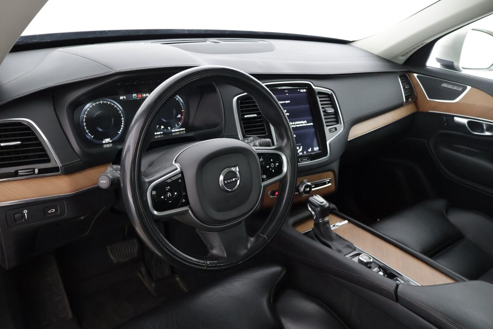 Volvo XC90 2019 D5 AWD Inscription aut * 7-P / Kamera / PilotAssist / Webasto / Muistipenkit / Vetokoukku / Nahkasisusta / Navi * - 2,99 % KORKOTARJOUS TÄHÄN AUTOON - * Jakohihna juuri vaihdettu / Suomi-auto / 2x Vanteet & Renkaat *