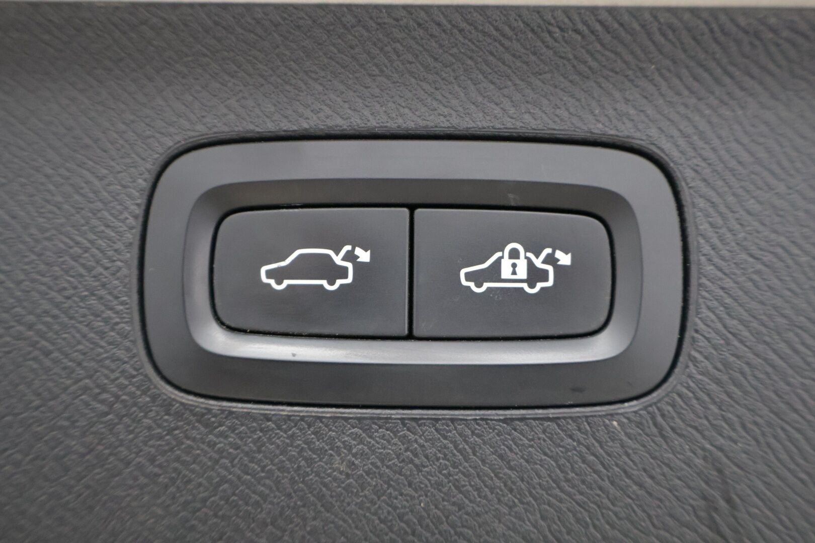 Volvo XC90 2019 D5 AWD Inscription aut * 7-P / Kamera / PilotAssist / Webasto / Muistipenkit / Vetokoukku / Nahkasisusta / Navi * - 2,99 % KORKOTARJOUS TÄHÄN AUTOON - * Jakohihna juuri vaihdettu / Suomi-auto / 2x Vanteet & Renkaat *
