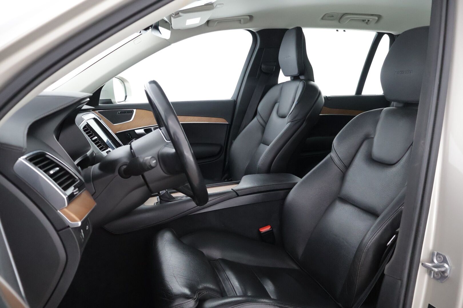 Volvo XC90 2019 D5 AWD Inscription aut * 7-P / Kamera / PilotAssist / Webasto / Muistipenkit / Vetokoukku / Nahkasisusta / Navi * - 2,99 % KORKOTARJOUS TÄHÄN AUTOON - * Jakohihna juuri vaihdettu / Suomi-auto / 2x Vanteet & Renkaat *