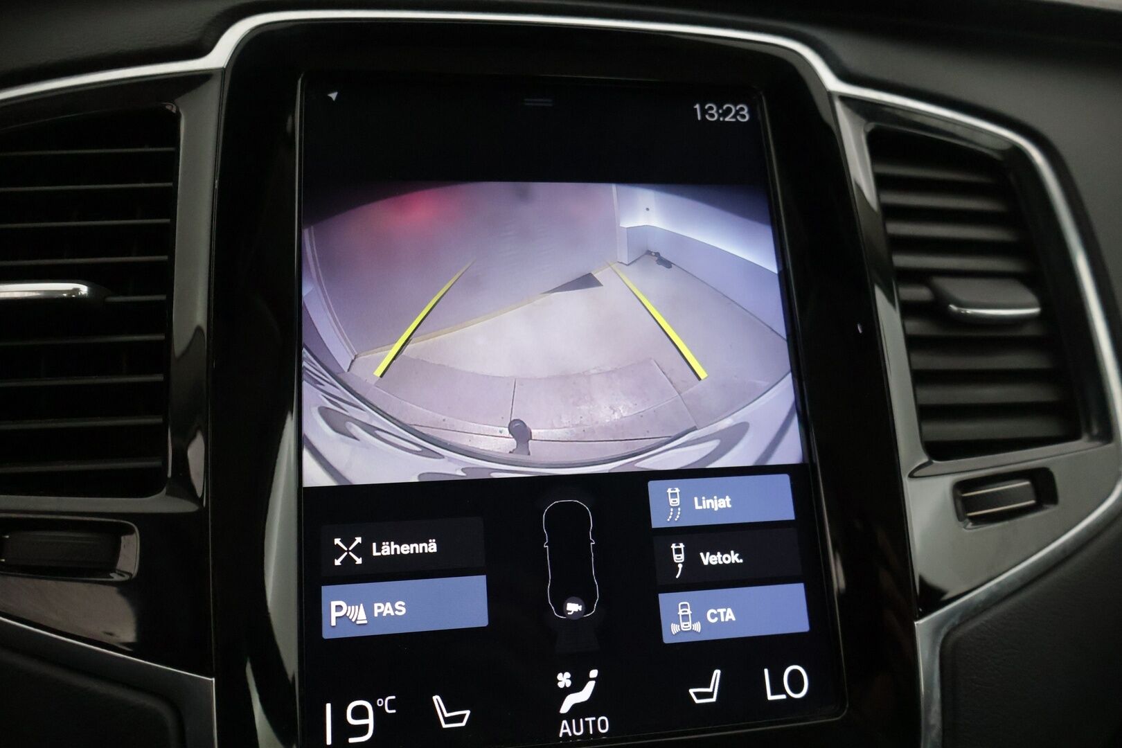 Volvo XC90 2019 D5 AWD Inscription aut * 7-P / Kamera / PilotAssist / Webasto / Muistipenkit / Vetokoukku / Nahkasisusta / Navi * - 2,99 % KORKOTARJOUS TÄHÄN AUTOON - * Jakohihna juuri vaihdettu / Suomi-auto / 2x Vanteet & Renkaat *