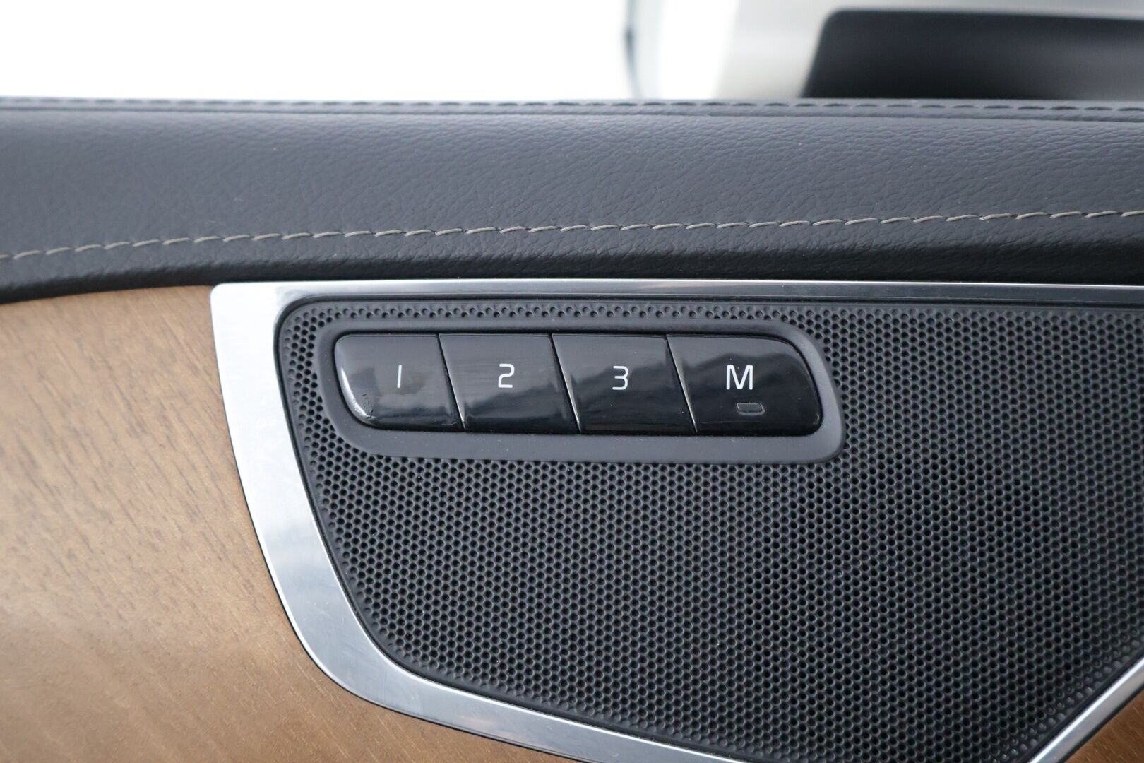 Volvo XC90 2019 D5 AWD Inscription aut * 7-P / Kamera / PilotAssist / Webasto / Muistipenkit / Vetokoukku / Nahkasisusta / Navi * - 2,99 % KORKOTARJOUS TÄHÄN AUTOON - * Jakohihna juuri vaihdettu / Suomi-auto / 2x Vanteet & Renkaat *