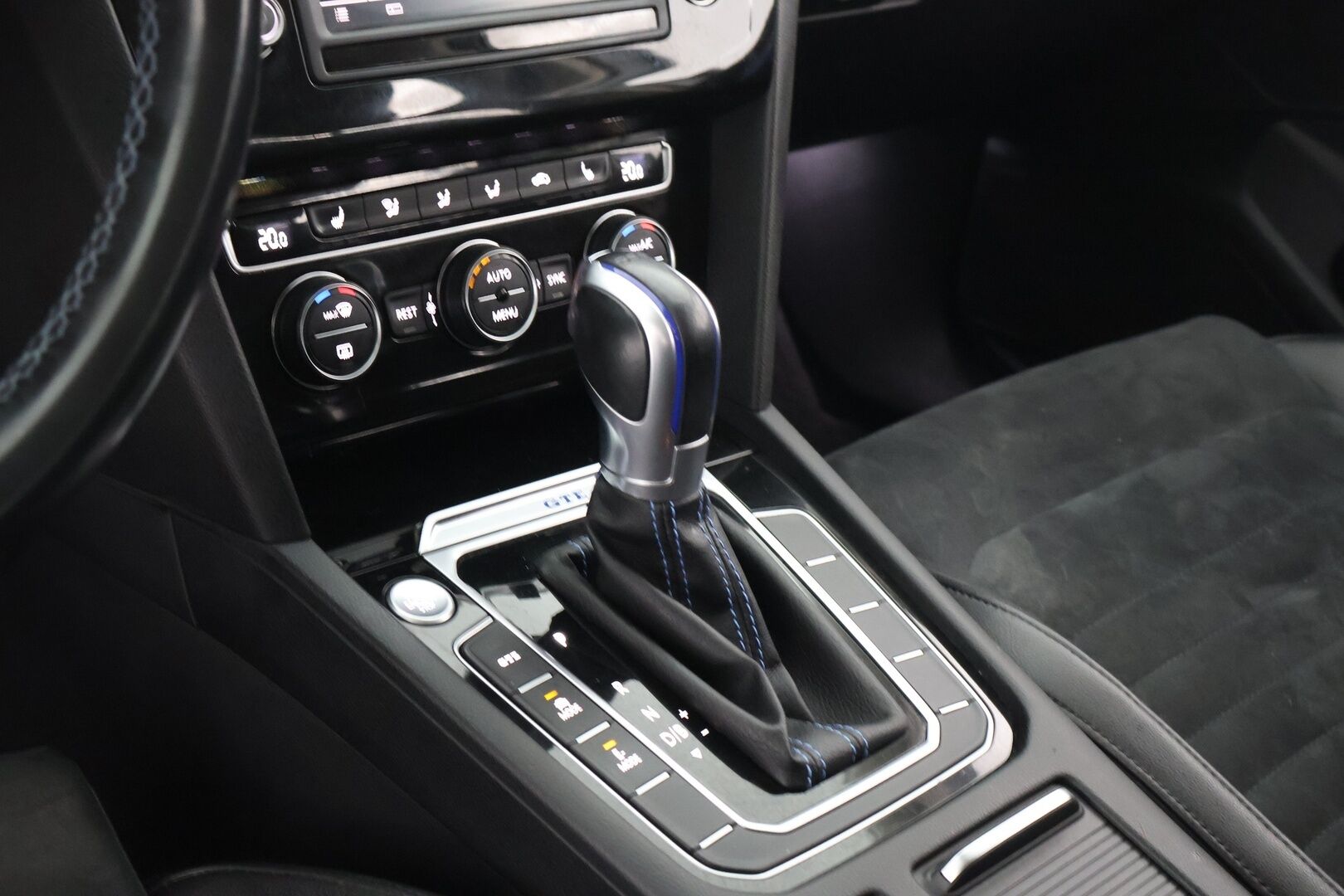 Volkswagen Passat 2017 Variant GTE Plug-In Hybrid 160 kW (218 hv) DSG-aut/ ACC / P. Kamera / ErgoComfort / 2x Renkaat / Huoltokirja / SoH 90.1%! - Akku vaihdettu suurempaan 2024! / SoH 90,1% - HULLUT AVAJAISHULINAT KORKOTARJOUS 3,29 %