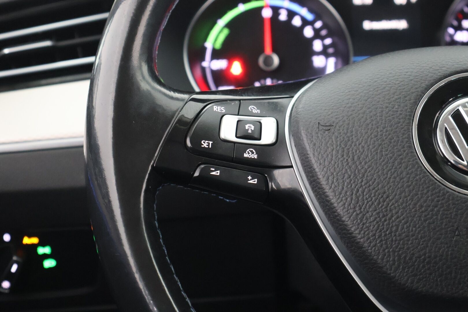 Volkswagen Passat 2017 Variant GTE Plug-In Hybrid 160 kW (218 hv) DSG-aut/ ACC / P. Kamera / ErgoComfort / 2x Renkaat / Huoltokirja / SoH 90.1%! - Akku vaihdettu suurempaan 2024! / SoH 90,1% - HULLUT AVAJAISHULINAT KORKOTARJOUS 3,29 %