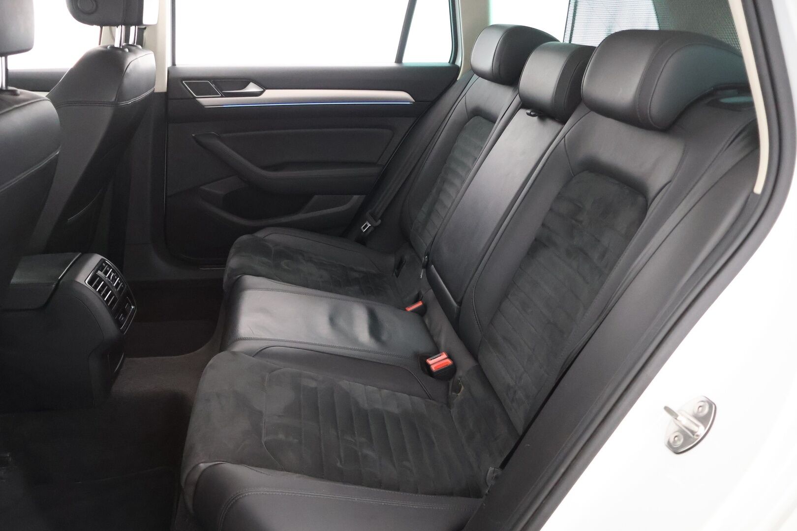 Volkswagen Passat 2017 Variant GTE Plug-In Hybrid 160 kW (218 hv) DSG-aut/ ACC / P. Kamera / ErgoComfort / 2x Renkaat / Huoltokirja / SoH 90.1%! - Akku vaihdettu suurempaan 2024! / SoH 90,1% - HULLUT AVAJAISHULINAT KORKOTARJOUS 3,29 %