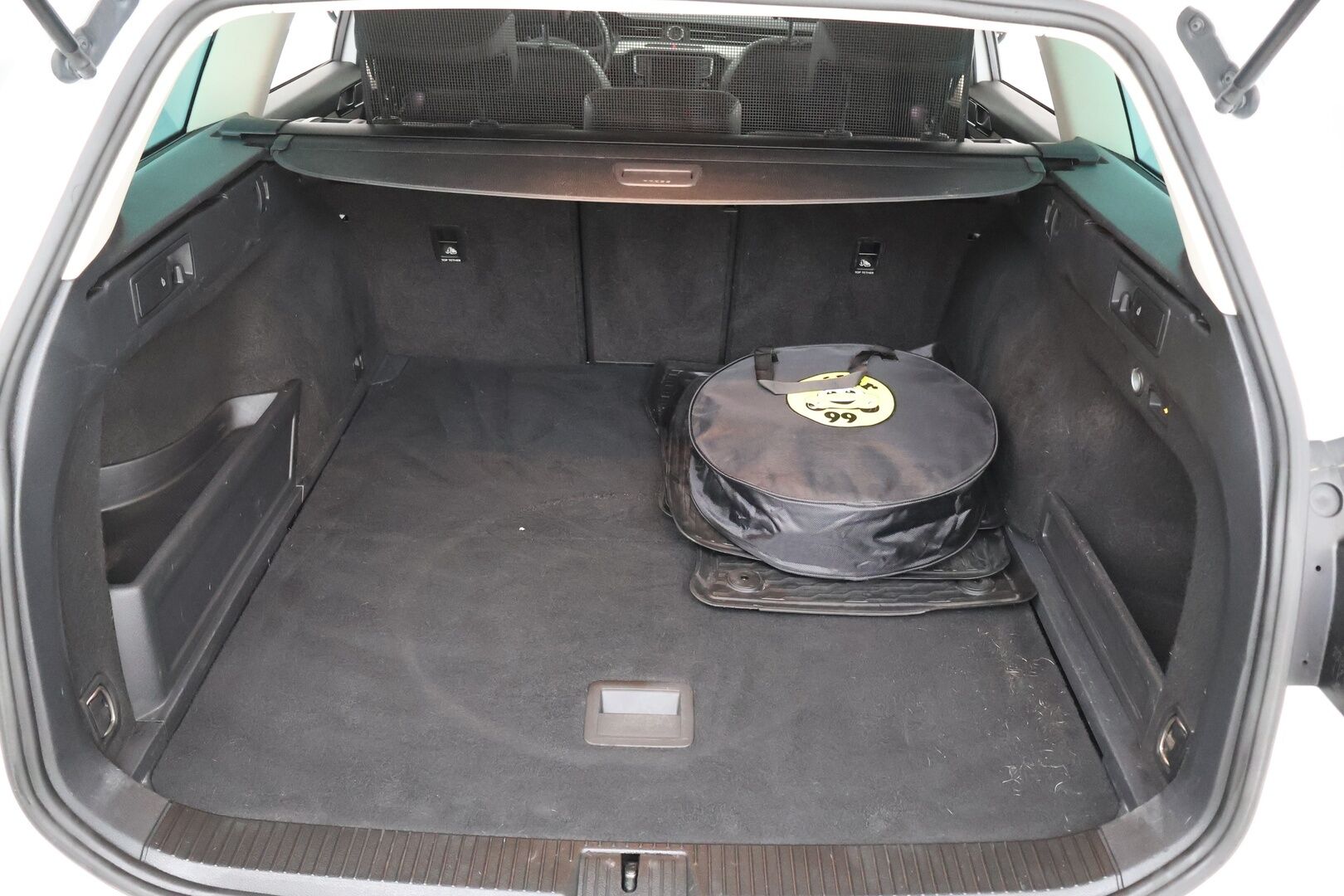 Volkswagen Passat 2017 Variant GTE Plug-In Hybrid 160 kW (218 hv) DSG-aut/ ACC / P. Kamera / ErgoComfort / 2x Renkaat / Huoltokirja / SoH 90.1%! - Akku vaihdettu suurempaan 2024! / SoH 90,1% - HULLUT AVAJAISHULINAT KORKOTARJOUS 3,29 %