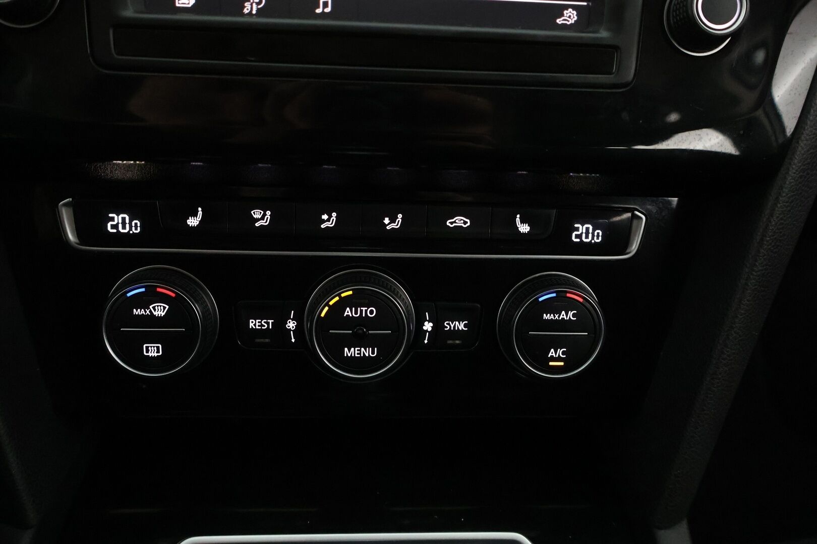 Volkswagen Passat 2017 Variant GTE Plug-In Hybrid 160 kW (218 hv) DSG-aut/ ACC / P. Kamera / ErgoComfort / 2x Renkaat / Huoltokirja / SoH 90.1%! - Akku vaihdettu suurempaan 2024! / SoH 90,1% - HULLUT AVAJAISHULINAT KORKOTARJOUS 3,29 %