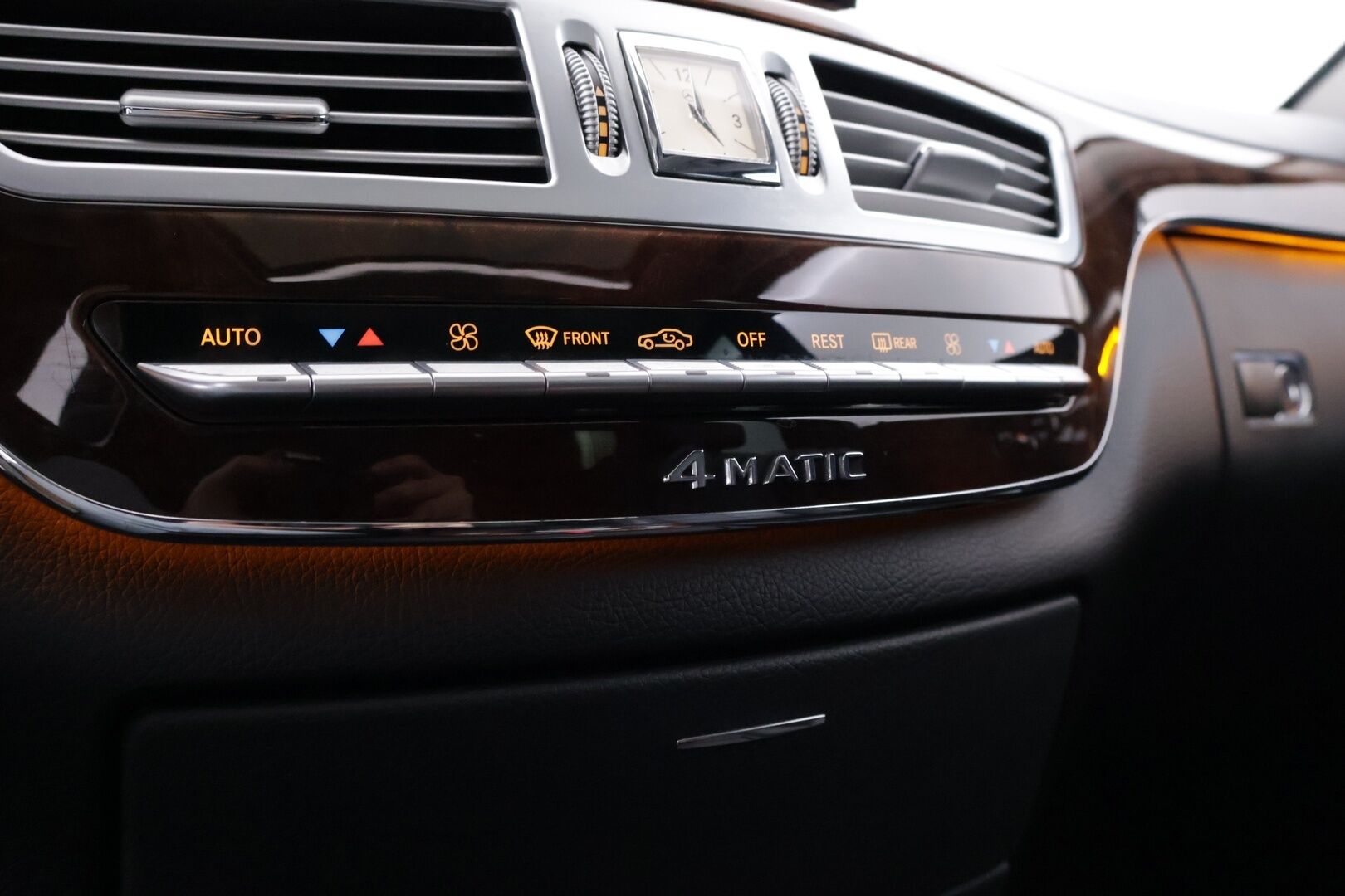 Mercedes-Benz S 2007 550 4MATIC Sedan YritysOutlet - Myydään vain yrityksille - Tämä auto myydään YritysOutlet -valikoimasta vain yritykselle