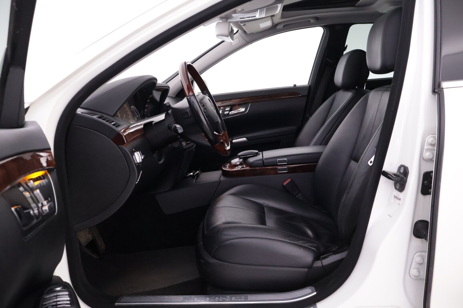 Mercedes-Benz S 2007 550 4MATIC Sedan YritysOutlet - Myydään vain yrityksille - Tämä auto myydään YritysOutlet -valikoimasta vain yritykselle