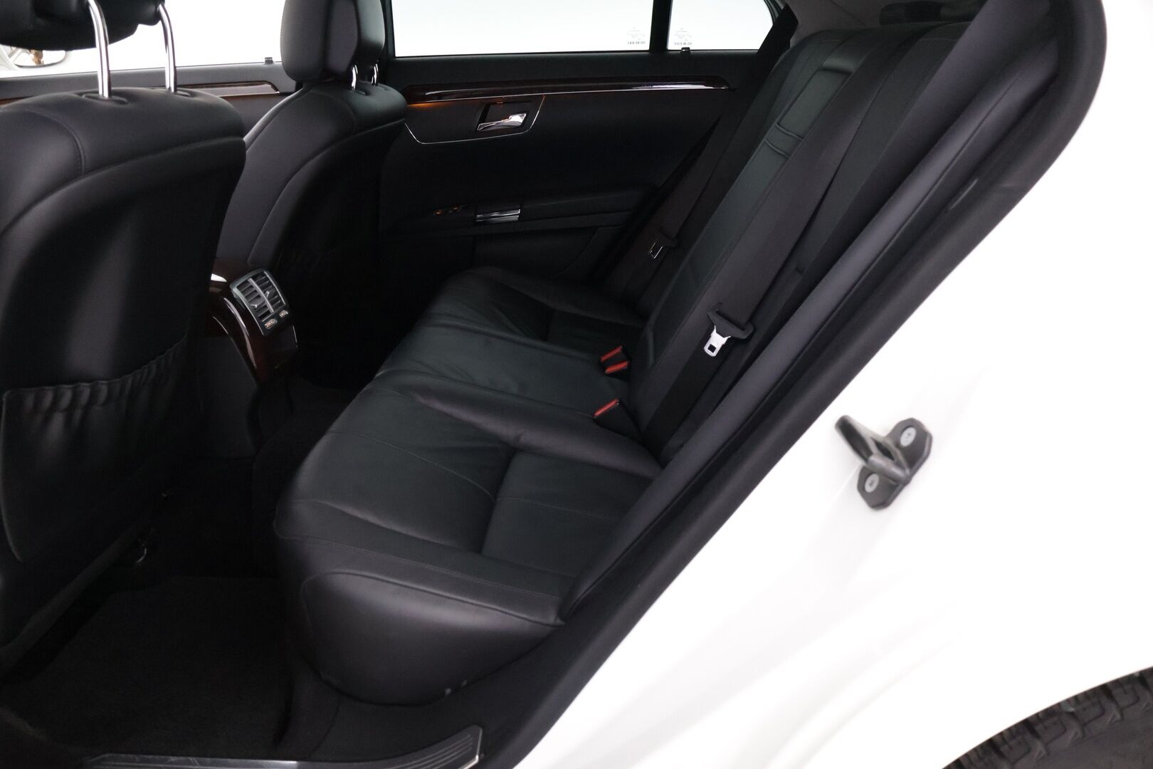 Mercedes-Benz S 2007 550 4MATIC Sedan YritysOutlet - Myydään vain yrityksille - Tämä auto myydään YritysOutlet -valikoimasta vain yritykselle