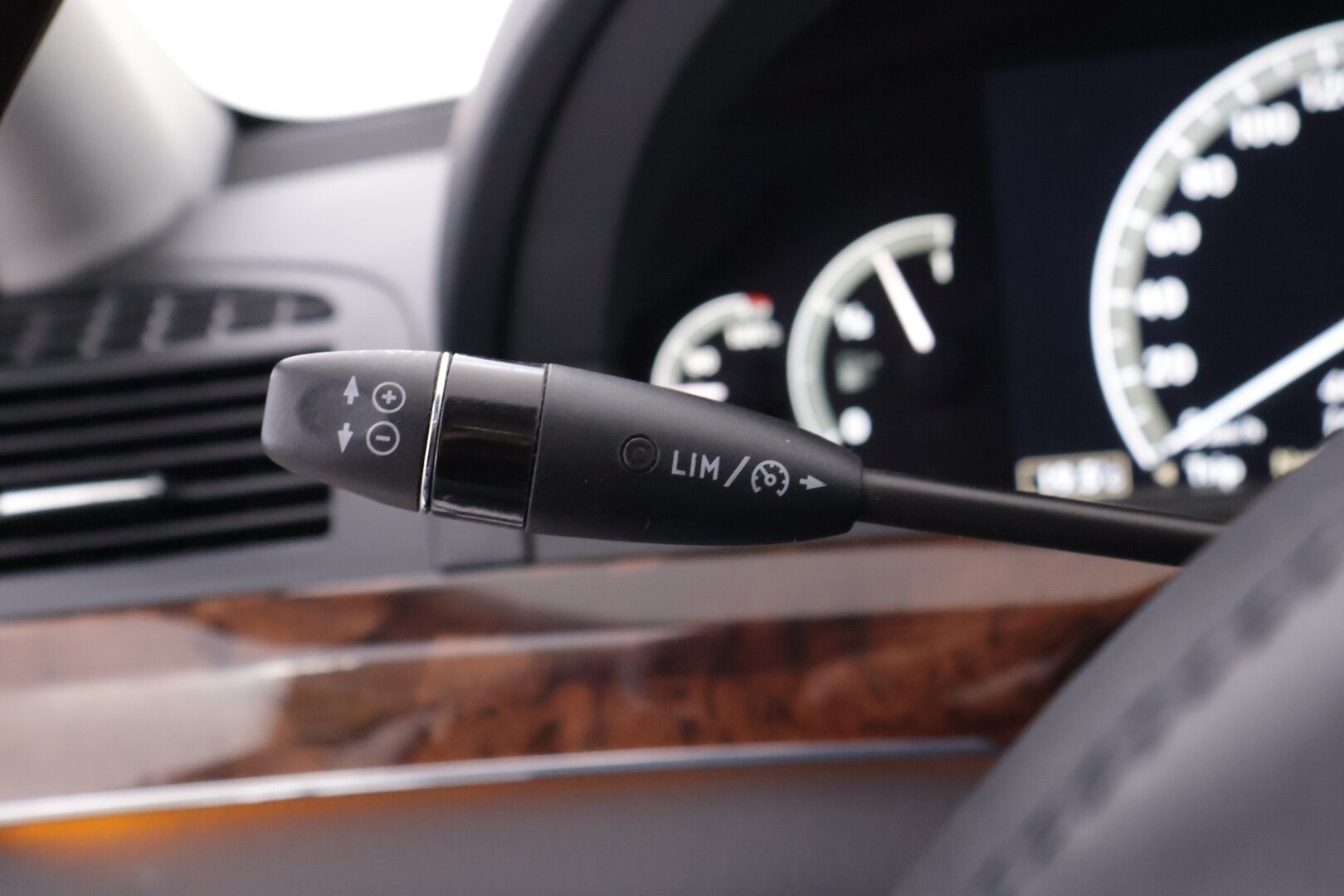 Mercedes-Benz S 2007 550 4MATIC Sedan YritysOutlet - Myydään vain yrityksille - Tämä auto myydään YritysOutlet -valikoimasta vain yritykselle