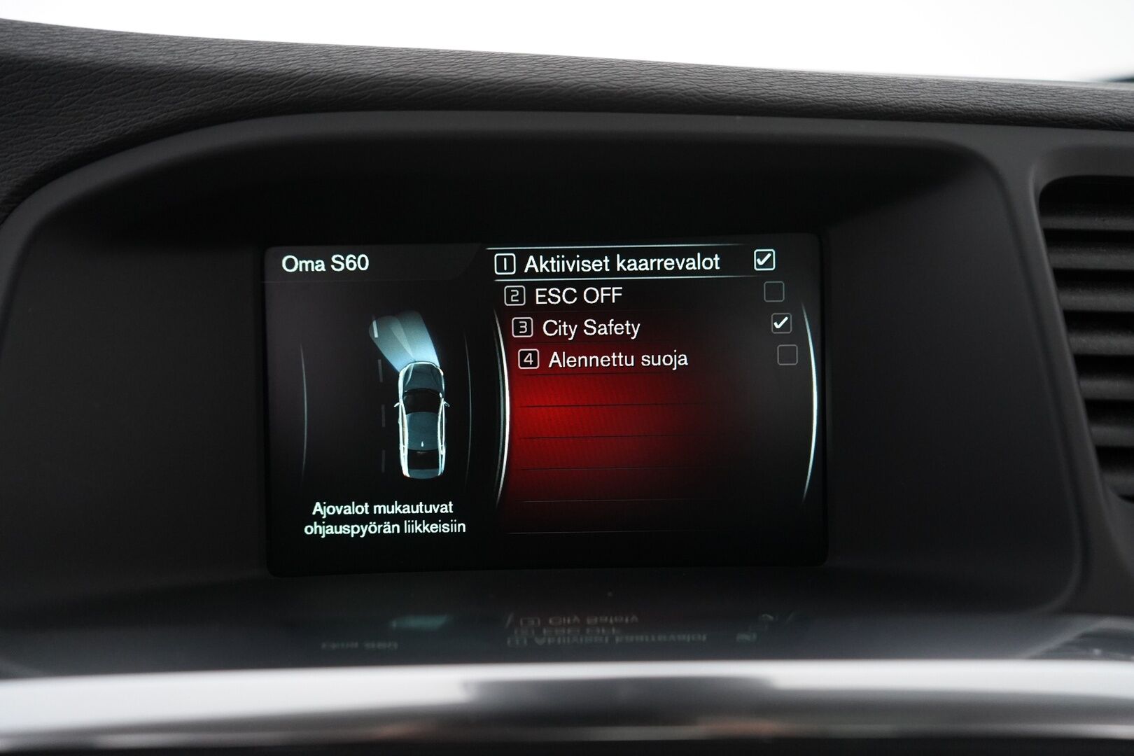 Volvo S60 2016 D4 Summum aut *Webasto / Nahat / Muistipenkki / Koukku / Tutkat / VOC* - Kahdet Volvon vanteet  / Jakohihna vaihdettu / Viimeisin huolto 02/2025
