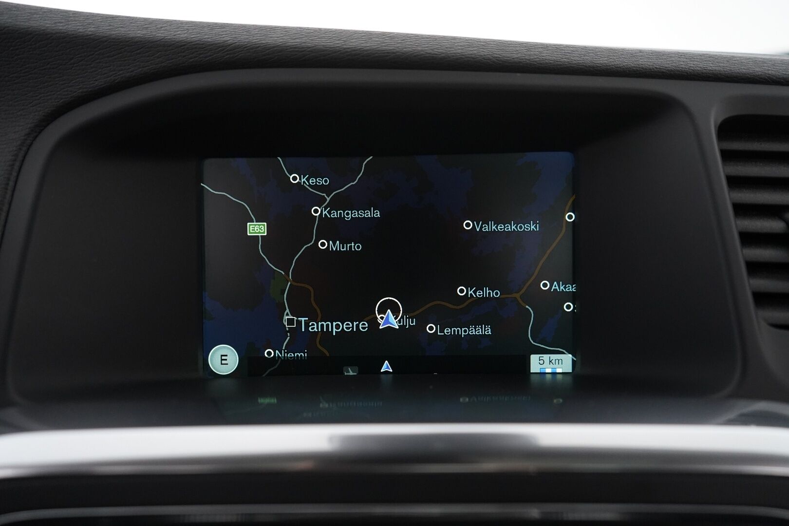 Volvo S60 2016 D4 Summum aut *Webasto / Nahat / Muistipenkki / Koukku / Tutkat / VOC* - Kahdet Volvon vanteet  / Jakohihna vaihdettu / Viimeisin huolto 02/2025
