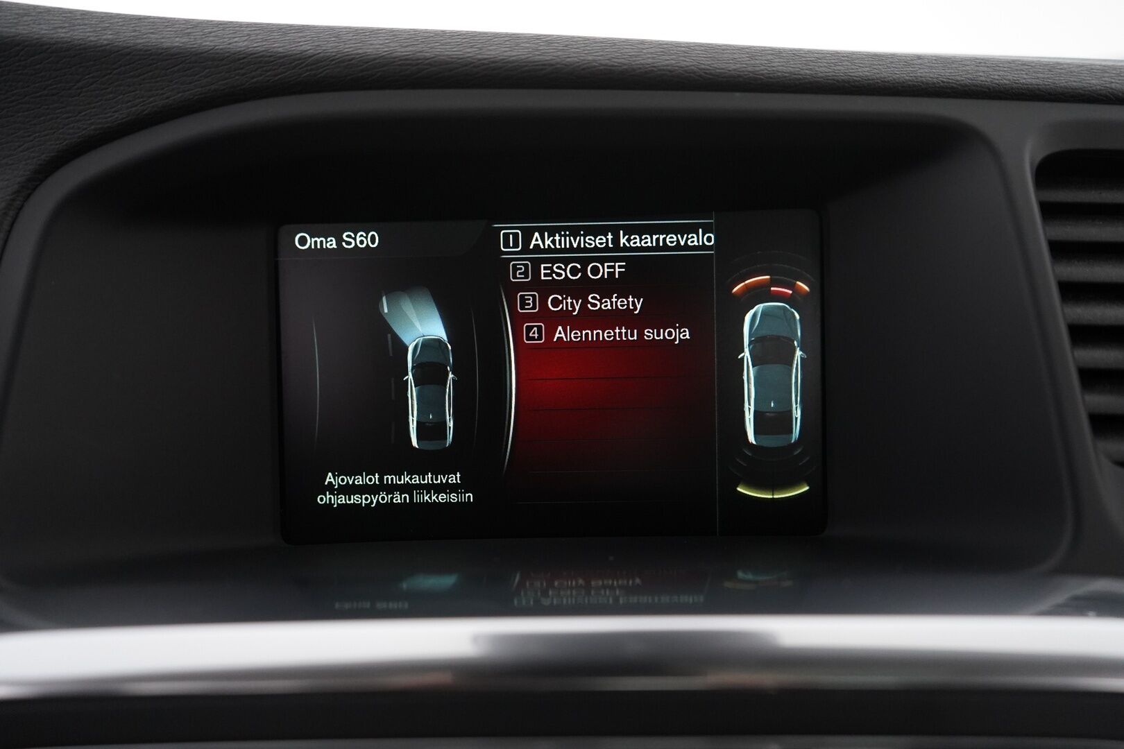 Volvo S60 2016 D4 Summum aut *Webasto / Nahat / Muistipenkki / Koukku / Tutkat / VOC* - Kahdet Volvon vanteet  / Jakohihna vaihdettu / Viimeisin huolto 02/2025