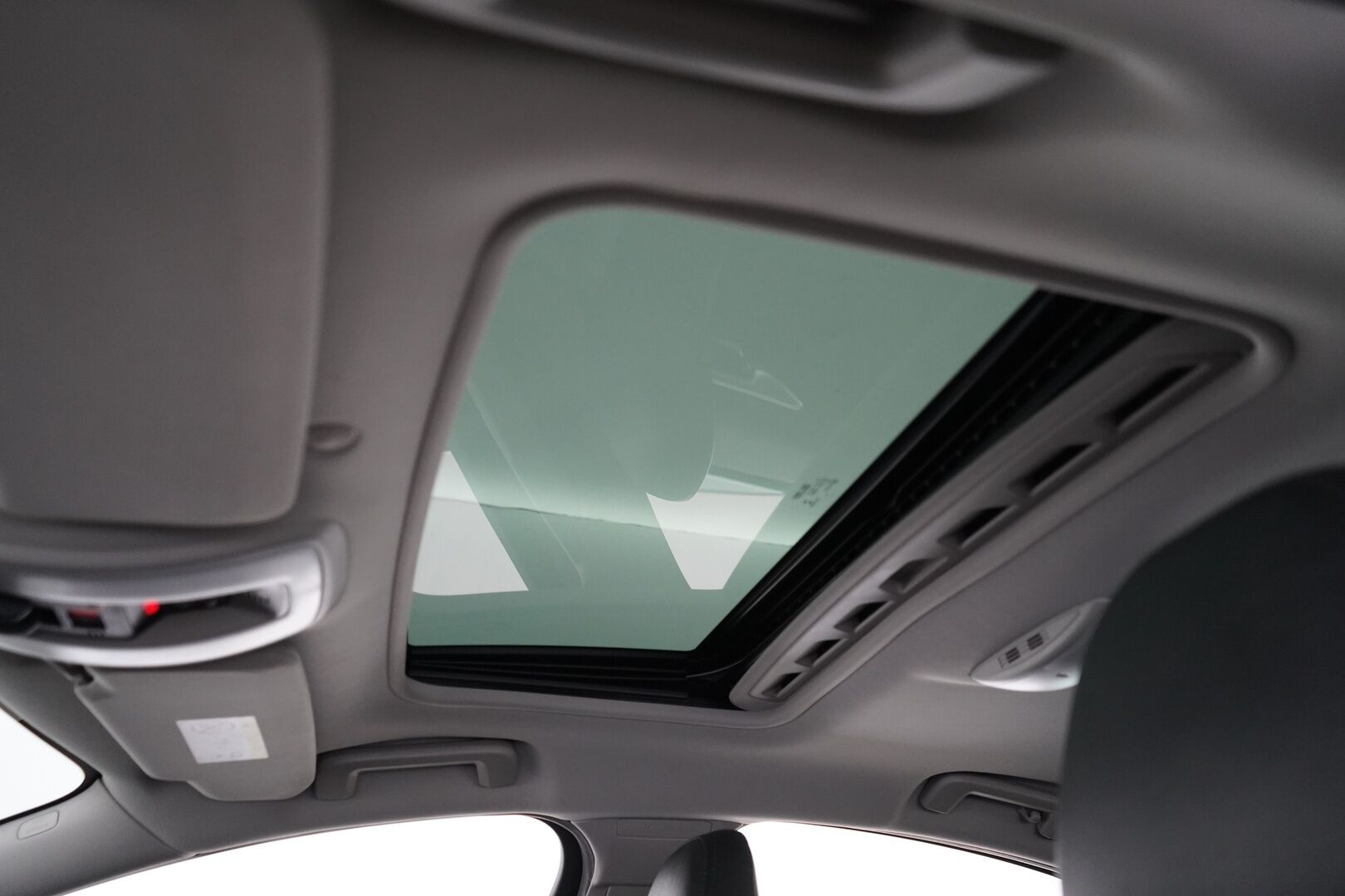 Volvo S60 2016 D4 Summum aut *Webasto / Nahat / Muistipenkki / Koukku / Tutkat / VOC* - Kahdet Volvon vanteet  / Jakohihna vaihdettu / Viimeisin huolto 02/2025