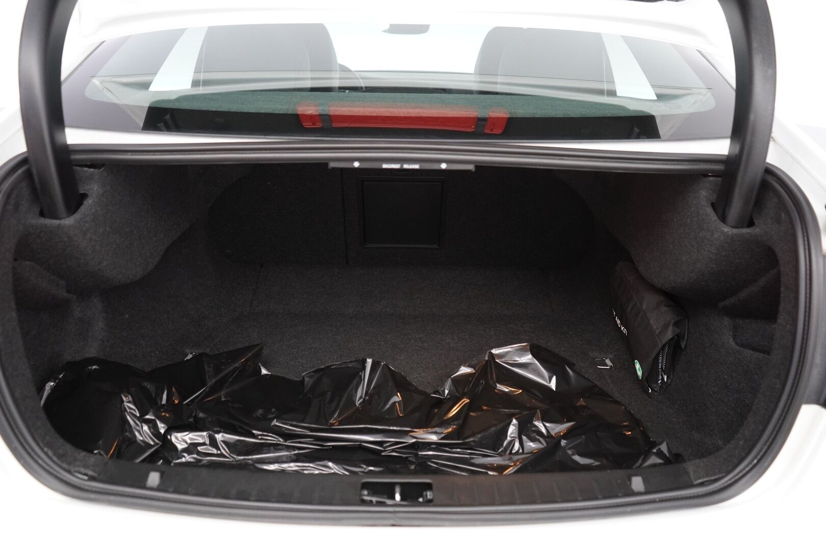 Volvo S60 2016 D4 Summum aut *Webasto / Nahat / Muistipenkki / Koukku / Tutkat / VOC* - Kahdet Volvon vanteet  / Jakohihna vaihdettu / Viimeisin huolto 02/2025