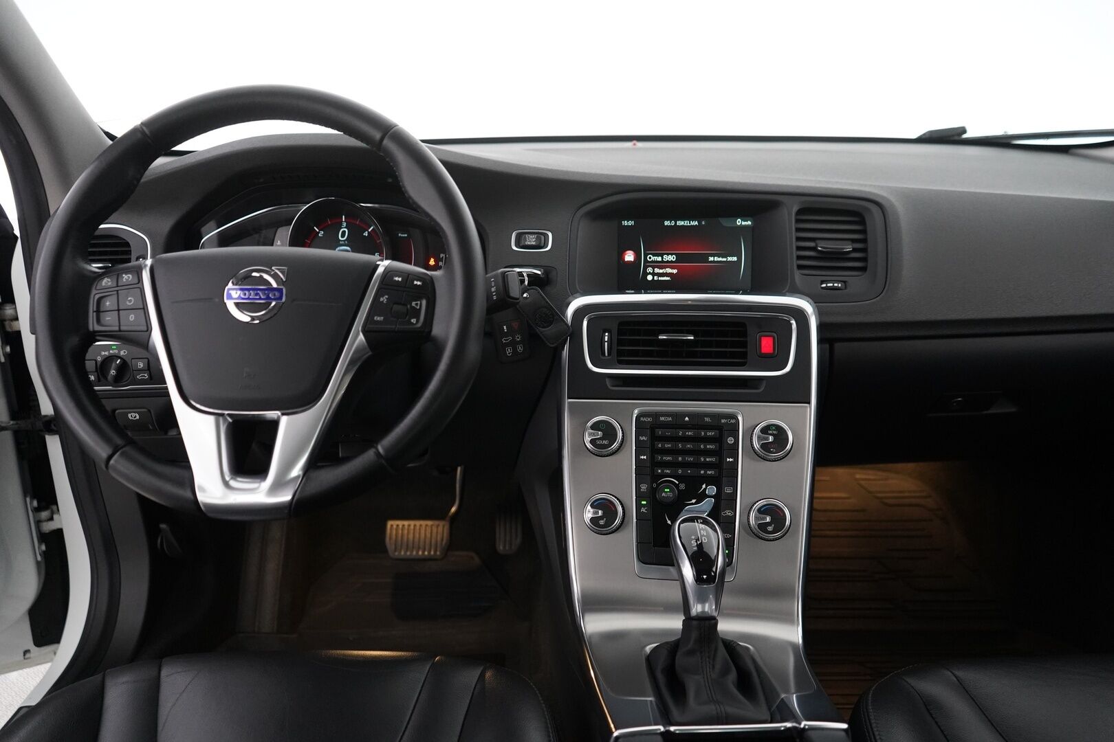 Volvo S60 2016 D4 Summum aut *Webasto / Nahat / Muistipenkki / Koukku / Tutkat / VOC* - Kahdet Volvon vanteet  / Jakohihna vaihdettu / Viimeisin huolto 02/2025