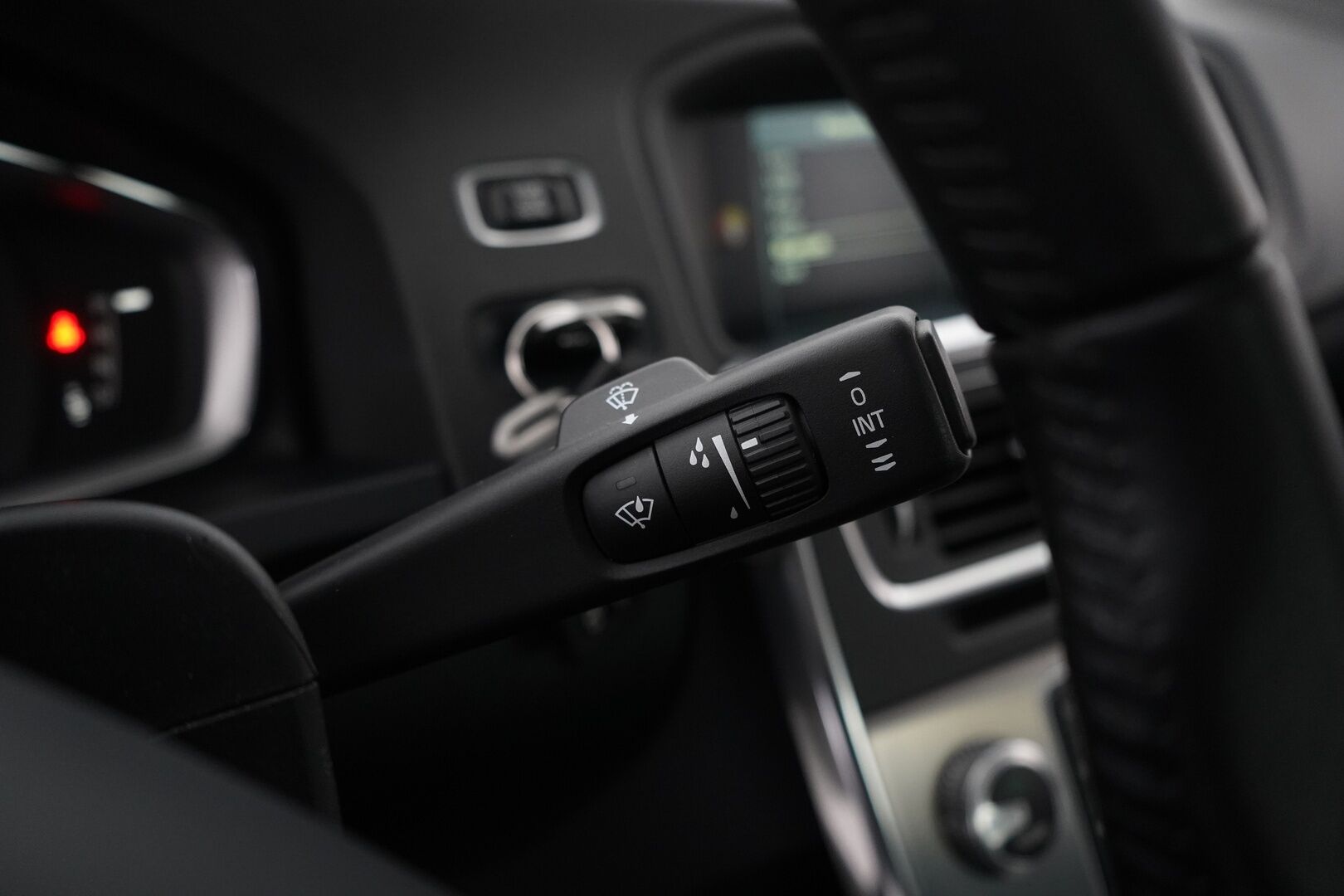Volvo S60 2016 D4 Summum aut *Webasto / Nahat / Muistipenkki / Koukku / Tutkat / VOC* - Kahdet Volvon vanteet  / Jakohihna vaihdettu / Viimeisin huolto 02/2025