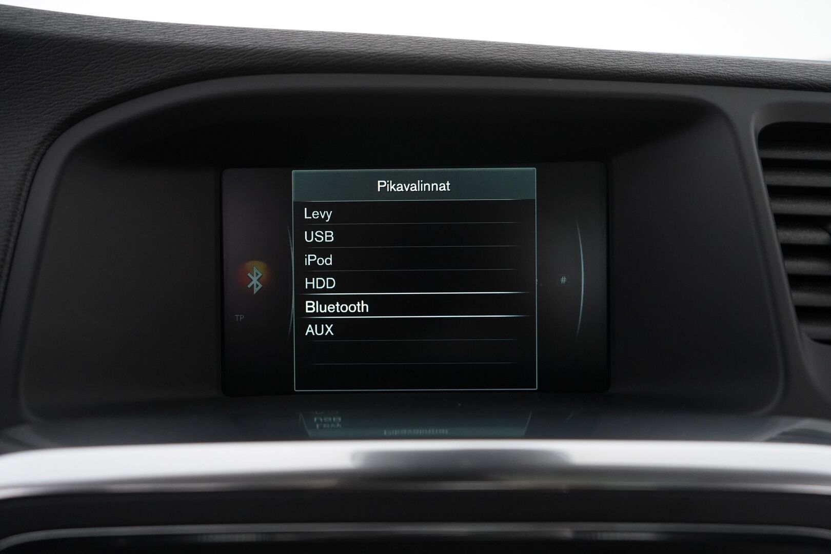 Volvo S60 2016 D4 Summum aut *Webasto / Nahat / Muistipenkki / Koukku / Tutkat / VOC* - Kahdet Volvon vanteet  / Jakohihna vaihdettu / Viimeisin huolto 02/2025