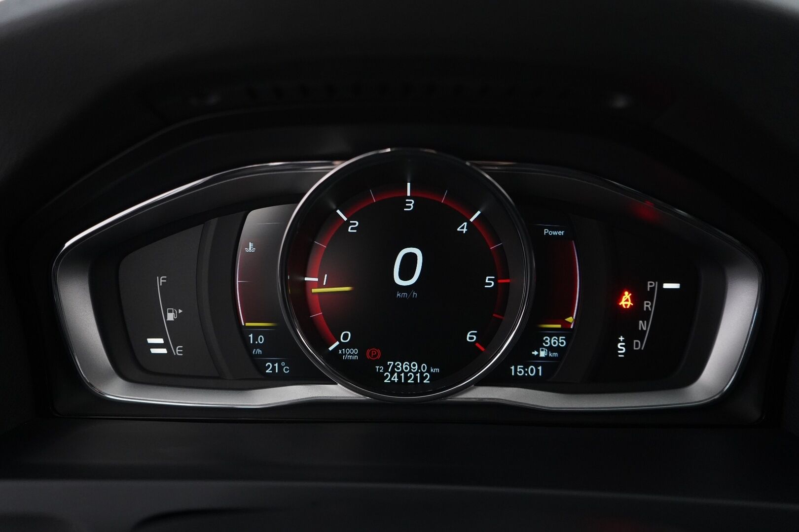 Volvo S60 2016 D4 Summum aut *Webasto / Nahat / Muistipenkki / Koukku / Tutkat / VOC* - Kahdet Volvon vanteet  / Jakohihna vaihdettu / Viimeisin huolto 02/2025