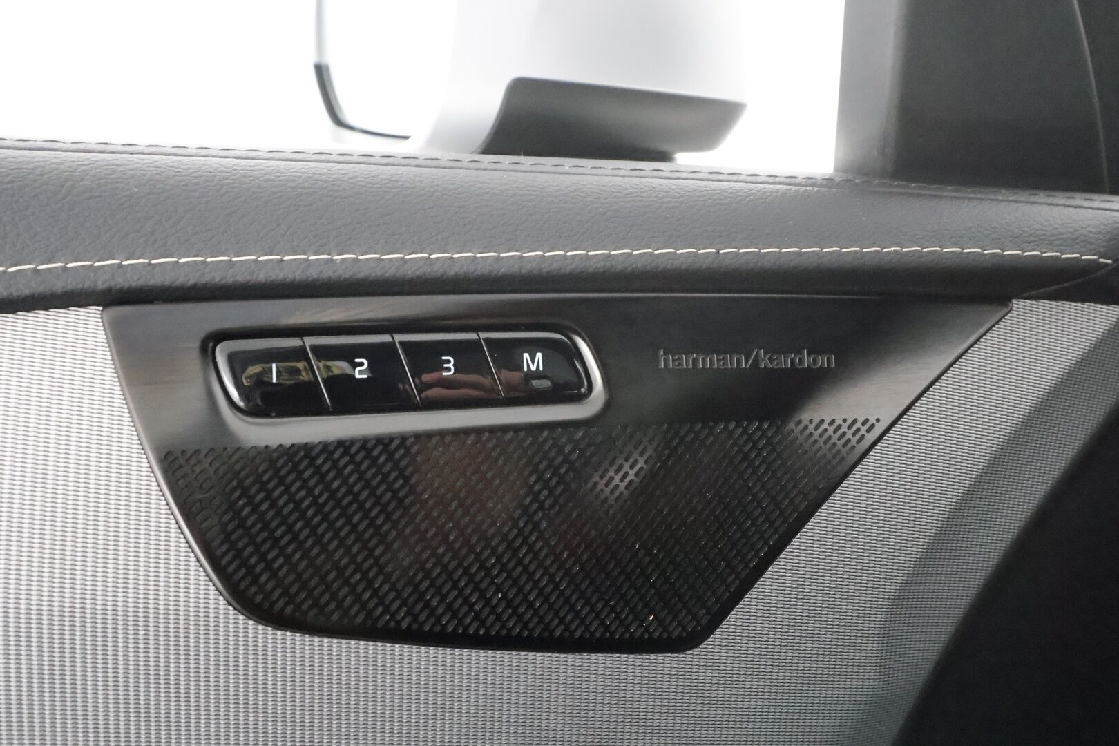 Volvo XC90 2019 T8 AWD R-Design aut * HUD / Panorama /Pilot assist / 7-Paikkainen / Muistipenkit /  Harman&Kardon / 360-Kamera * - Suomi-auto / Merkkihuollettu / Kahdet renkaat