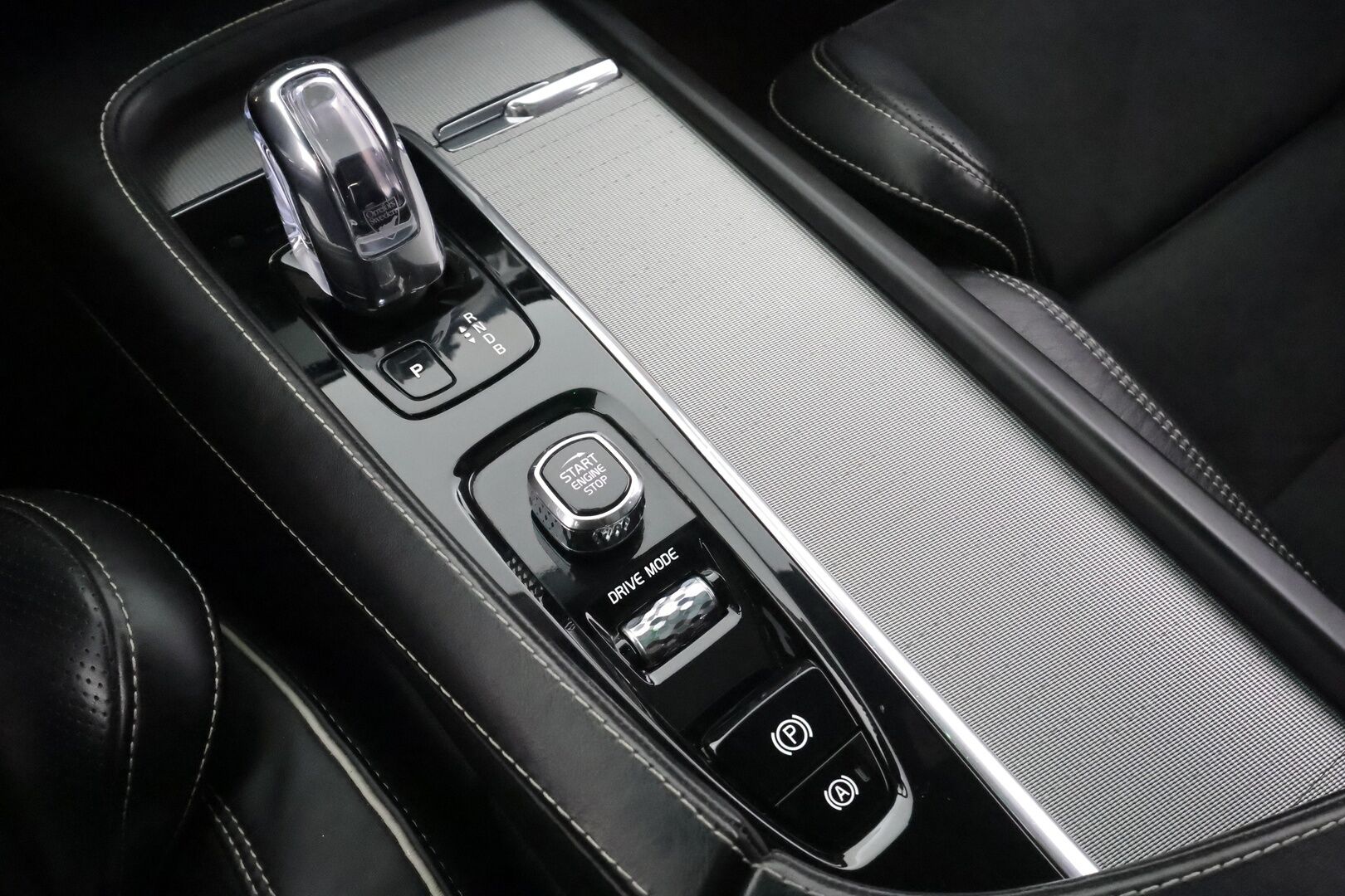 Volvo XC90 2019 T8 AWD R-Design aut * HUD / Panorama /Pilot assist / 7-Paikkainen / Muistipenkit /  Harman&Kardon / 360-Kamera * - Suomi-auto / Merkkihuollettu / Kahdet renkaat