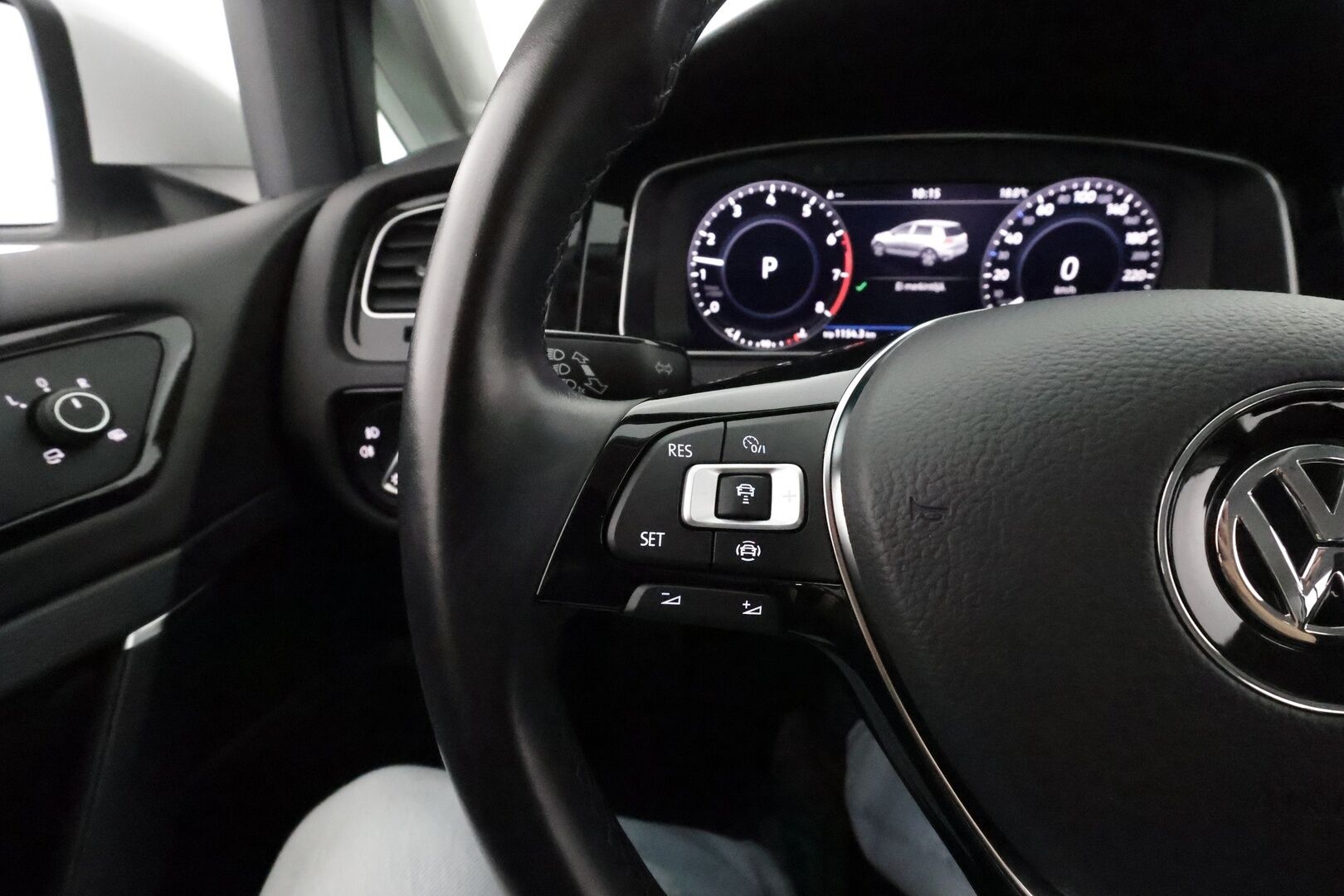 Volkswagen Golf 2019 Highline 1,0 TSI 85 kW (115 hv) DSG-automaatti - Suomiauto | Webasto | Adapt.Vakkari | Digimittari | Peruutuskamera | LED | Kangas-Alcantara |