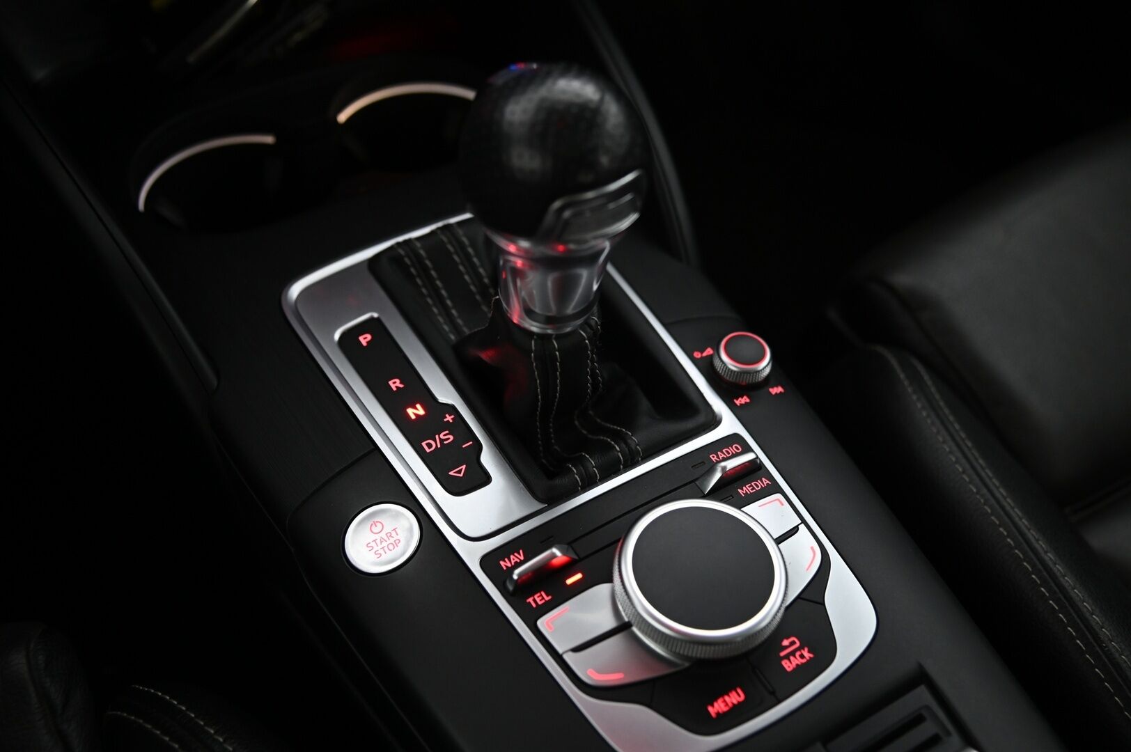 Audi e-tron 2015 A3 Sportback e-tron Viistoperä *Myydään Huutokaupat.com* - *B&O / ACC / Kattoluukku / Sporttinahat / Navi / Blis / 2x Vanteet ja renkaat*