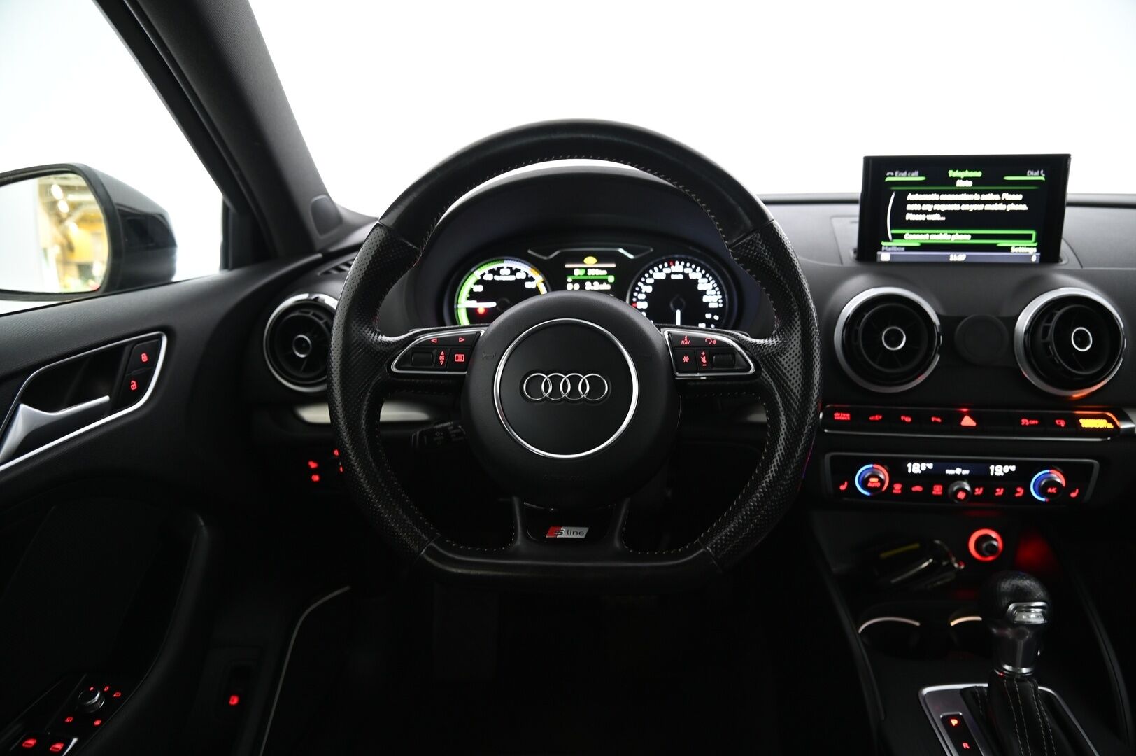 Audi e-tron 2015 A3 Sportback e-tron Viistoperä *Myydään Huutokaupat.com* - *B&O / ACC / Kattoluukku / Sporttinahat / Navi / Blis / 2x Vanteet ja renkaat*