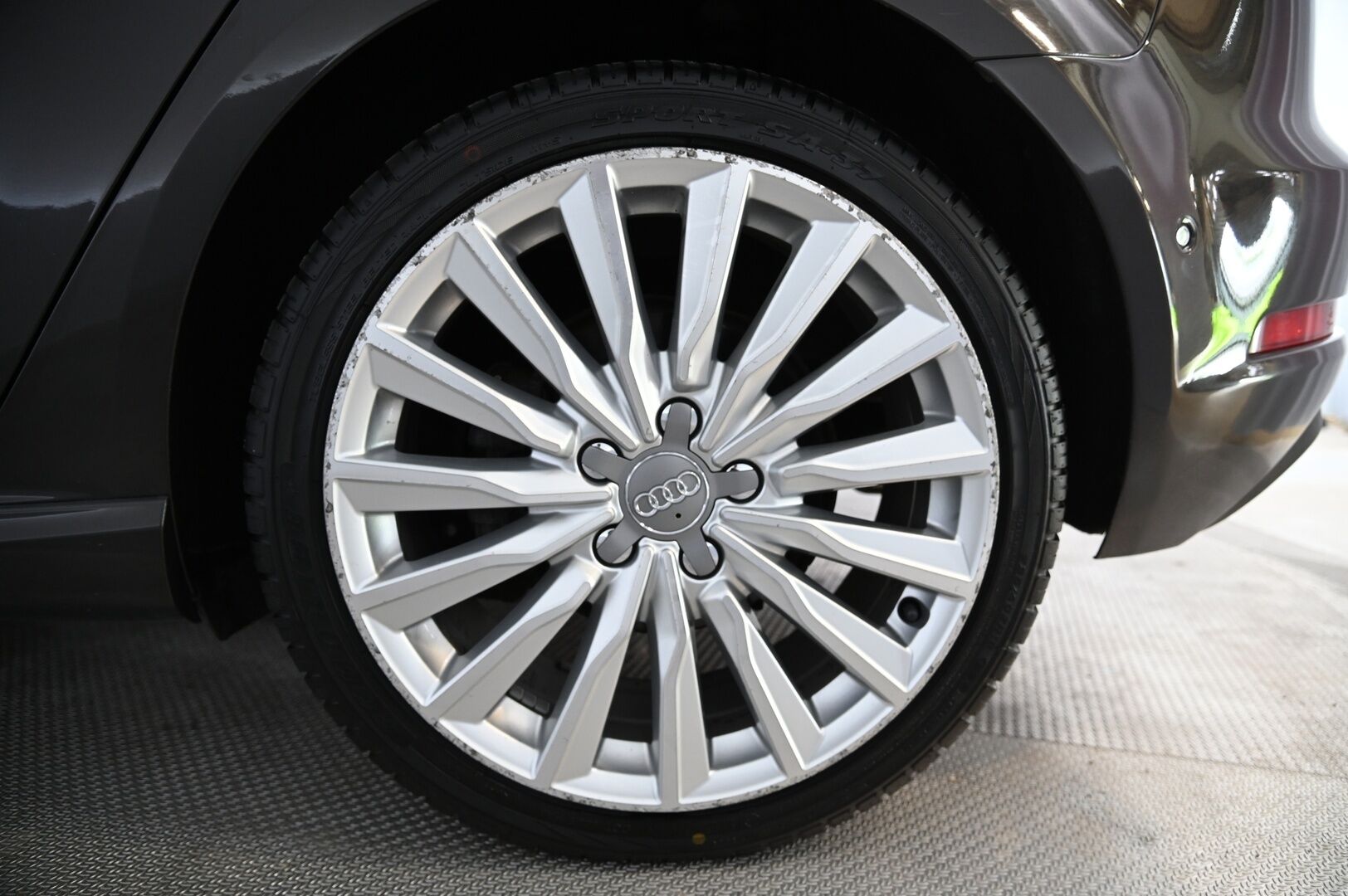 Audi e-tron 2015 A3 Sportback e-tron Viistoperä *Myydään Huutokaupat.com* - *B&O / ACC / Kattoluukku / Sporttinahat / Navi / Blis / 2x Vanteet ja renkaat*