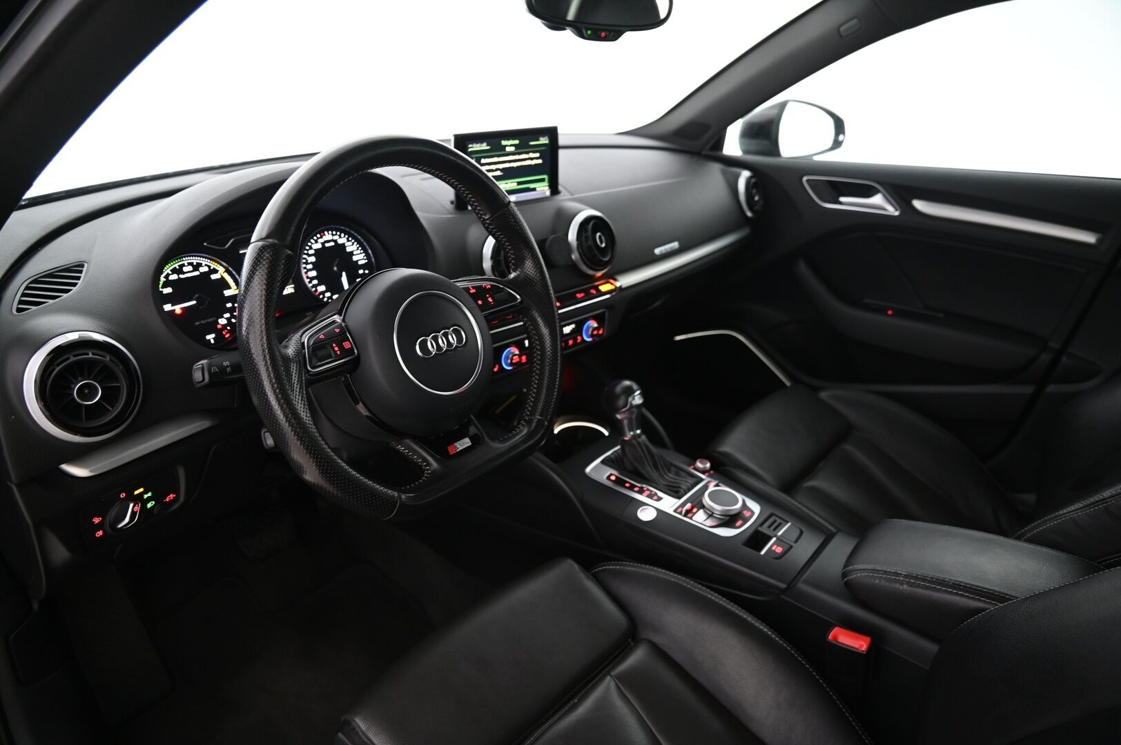 Audi e-tron 2015 A3 Sportback e-tron Viistoperä *Myydään Huutokaupat.com* - *B&O / ACC / Kattoluukku / Sporttinahat / Navi / Blis / 2x Vanteet ja renkaat*