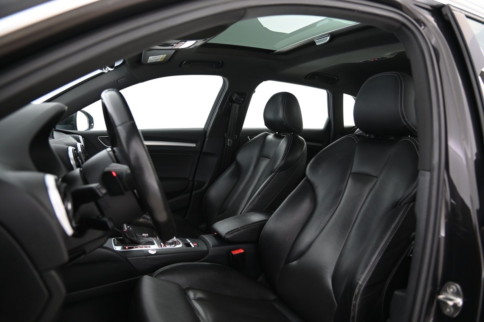 Audi e-tron 2015 A3 Sportback e-tron Viistoperä *Myydään Huutokaupat.com* - *B&O / ACC / Kattoluukku / Sporttinahat / Navi / Blis / 2x Vanteet ja renkaat*