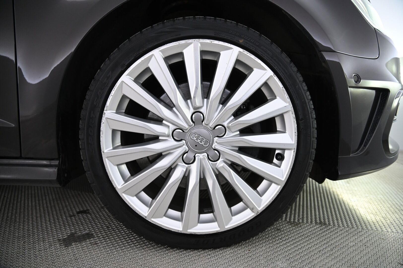 Audi e-tron 2015 A3 Sportback e-tron Viistoperä *Myydään Huutokaupat.com* - *B&O / ACC / Kattoluukku / Sporttinahat / Navi / Blis / 2x Vanteet ja renkaat*