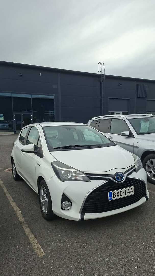 Toyota Yaris 2016 1,5 Hybrid Active 5ov - Kahdet renkaat vantein | Vakkari | Kamera | Bluethoot | Huollettu 6/26 | 