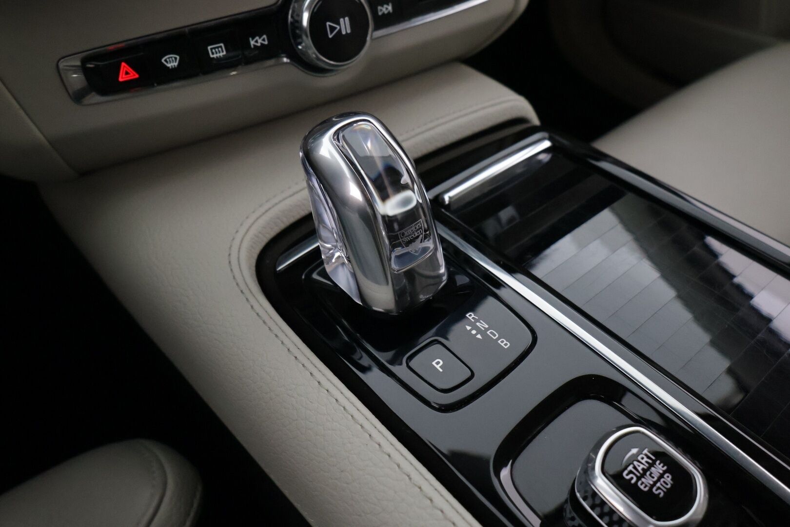 Volvo S90 2019 T8 AWD Business Inscription aut - PA-lisälämmitin / Pilot Assist / Harman/Kardon / Tutkat / Sporttipenkki Muistilla / KeylessGo / Vaalea nahkasisusta / Navi 