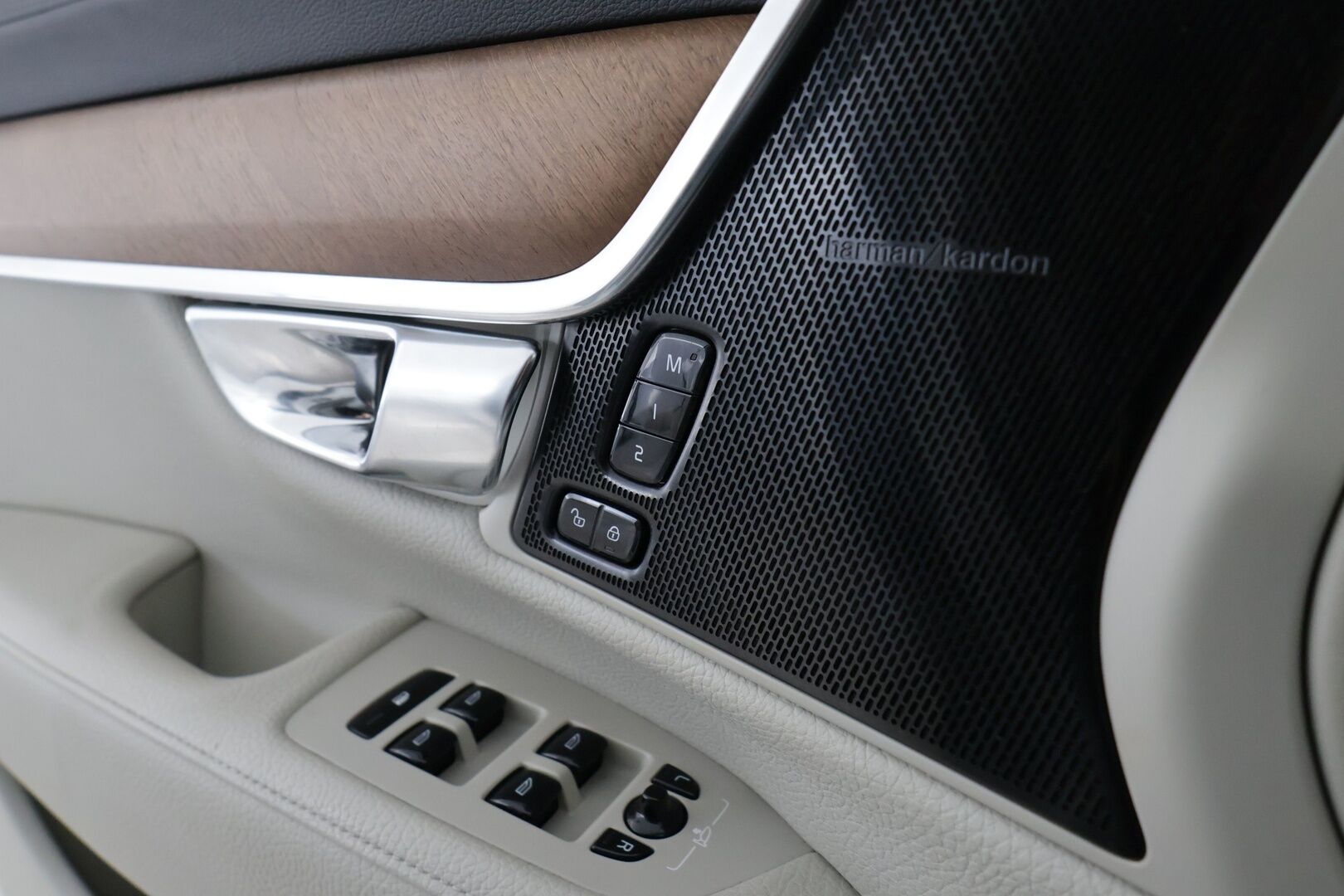 Volvo S90 2019 T8 AWD Business Inscription aut - PA-lisälämmitin / Pilot Assist / Harman/Kardon / Tutkat / Sporttipenkki Muistilla / KeylessGo / Vaalea nahkasisusta / Navi 