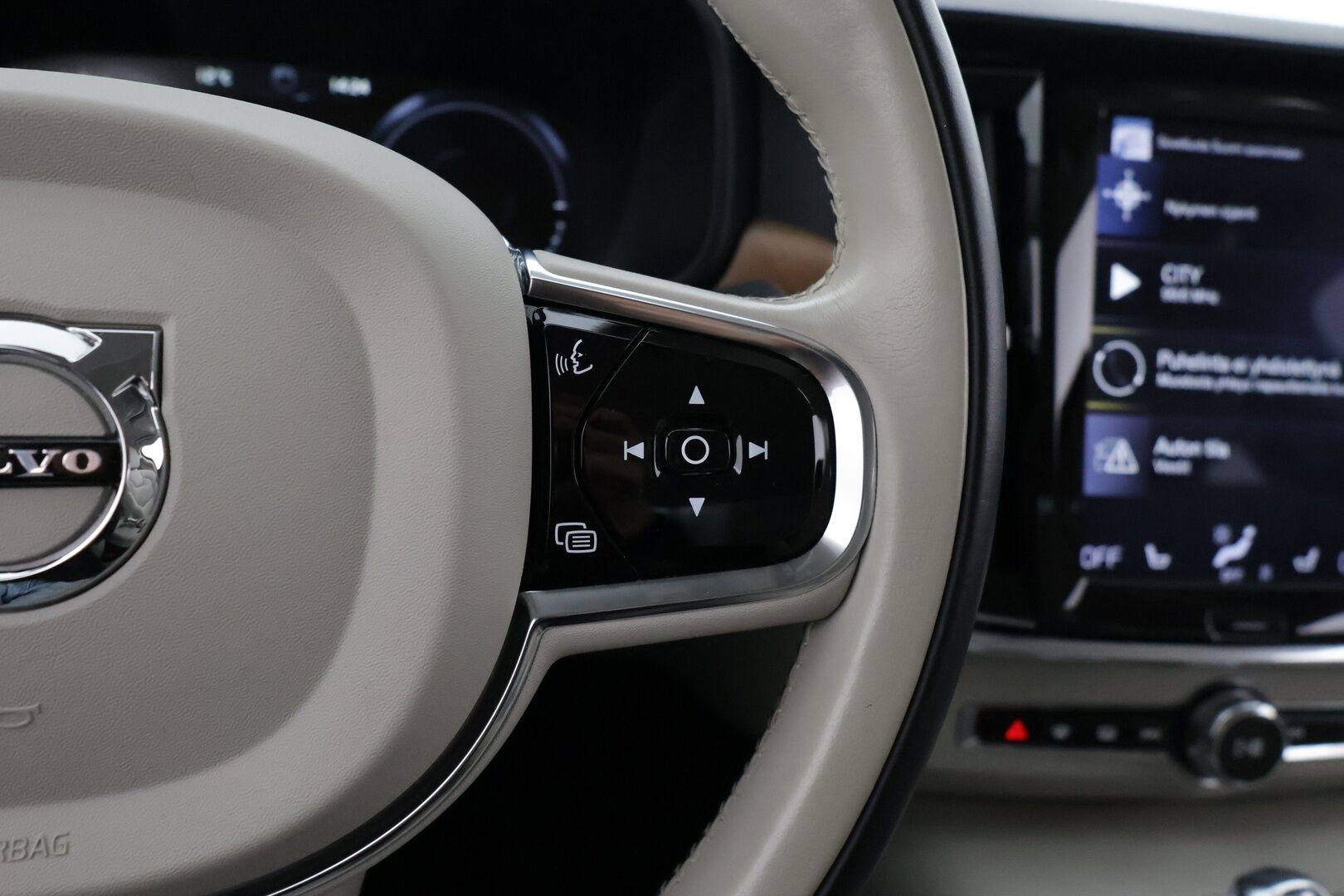 Volvo S90 2019 T8 AWD Business Inscription aut - PA-lisälämmitin / Pilot Assist / Harman/Kardon / Tutkat / Sporttipenkki Muistilla / KeylessGo / Vaalea nahkasisusta / Navi 