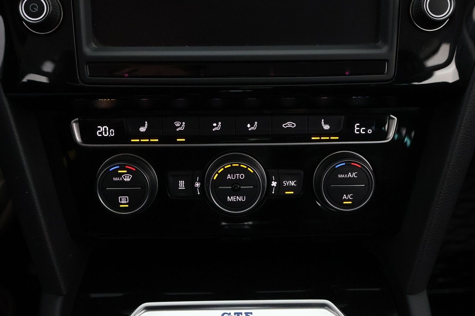 Volkswagen Passat 2016 Variant GTE Plug-In Hybrid 160 kW DSG-automaatti - Webasto / Adapt.Vakkari / Digimittari / Vetokoukku / Peruutuskamera / Nahka-Alcantara / Navi / KeylessGo / Huippuvarusteet / Jakopää tehty!