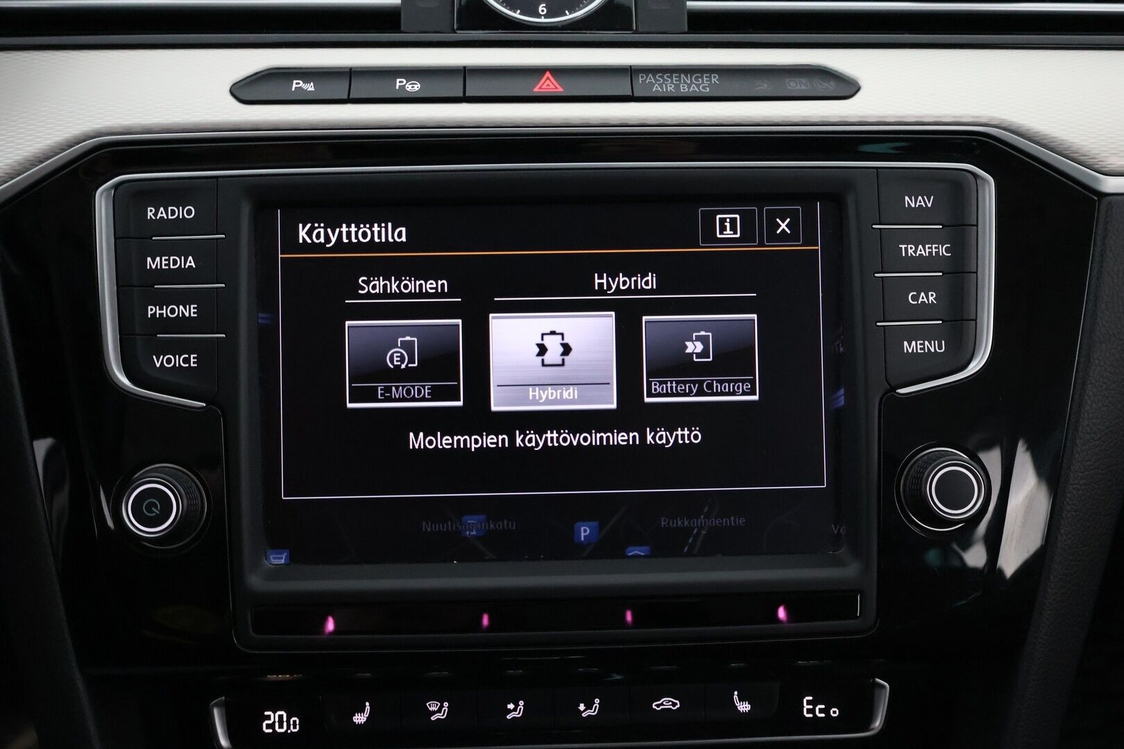 Volkswagen Passat 2016 Variant GTE Plug-In Hybrid 160 kW DSG-automaatti - Webasto / Adapt.Vakkari / Digimittari / Vetokoukku / Peruutuskamera / Nahka-Alcantara / Navi / KeylessGo / Huippuvarusteet / Jakopää tehty!