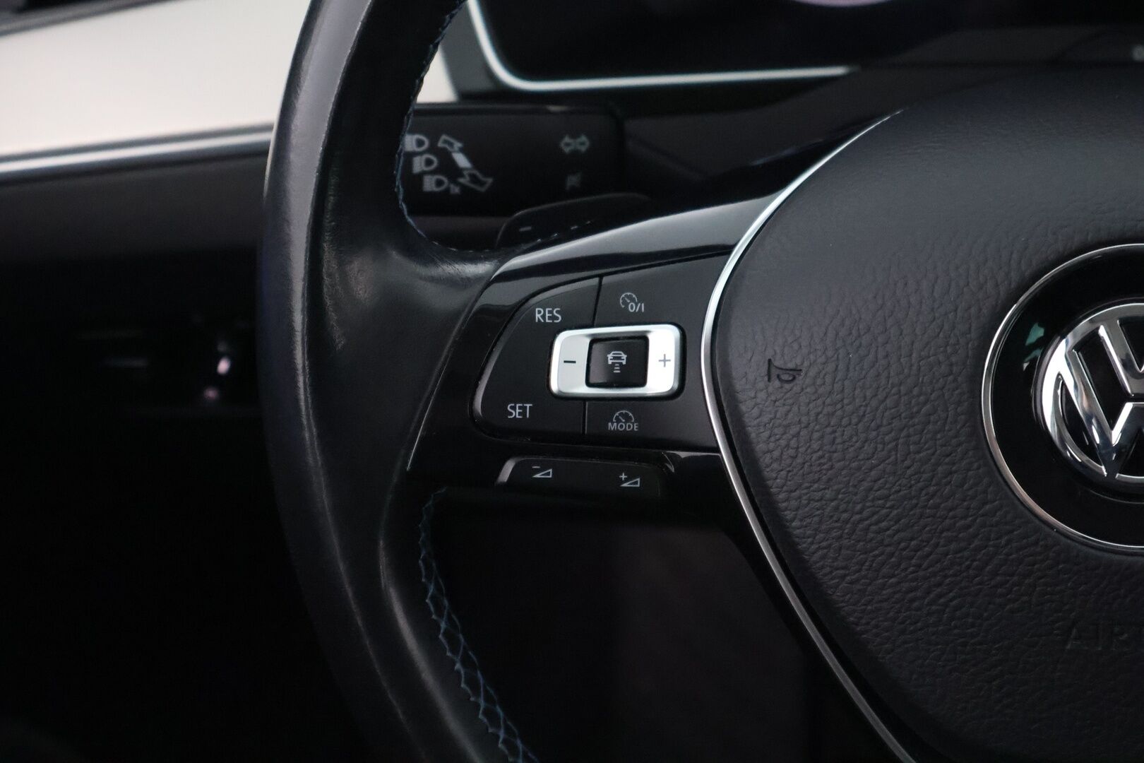 Volkswagen Passat 2016 Variant GTE Plug-In Hybrid 160 kW DSG-automaatti - Webasto / Adapt.Vakkari / Digimittari / Vetokoukku / Peruutuskamera / Nahka-Alcantara / Navi / KeylessGo / Huippuvarusteet / Jakopää tehty!