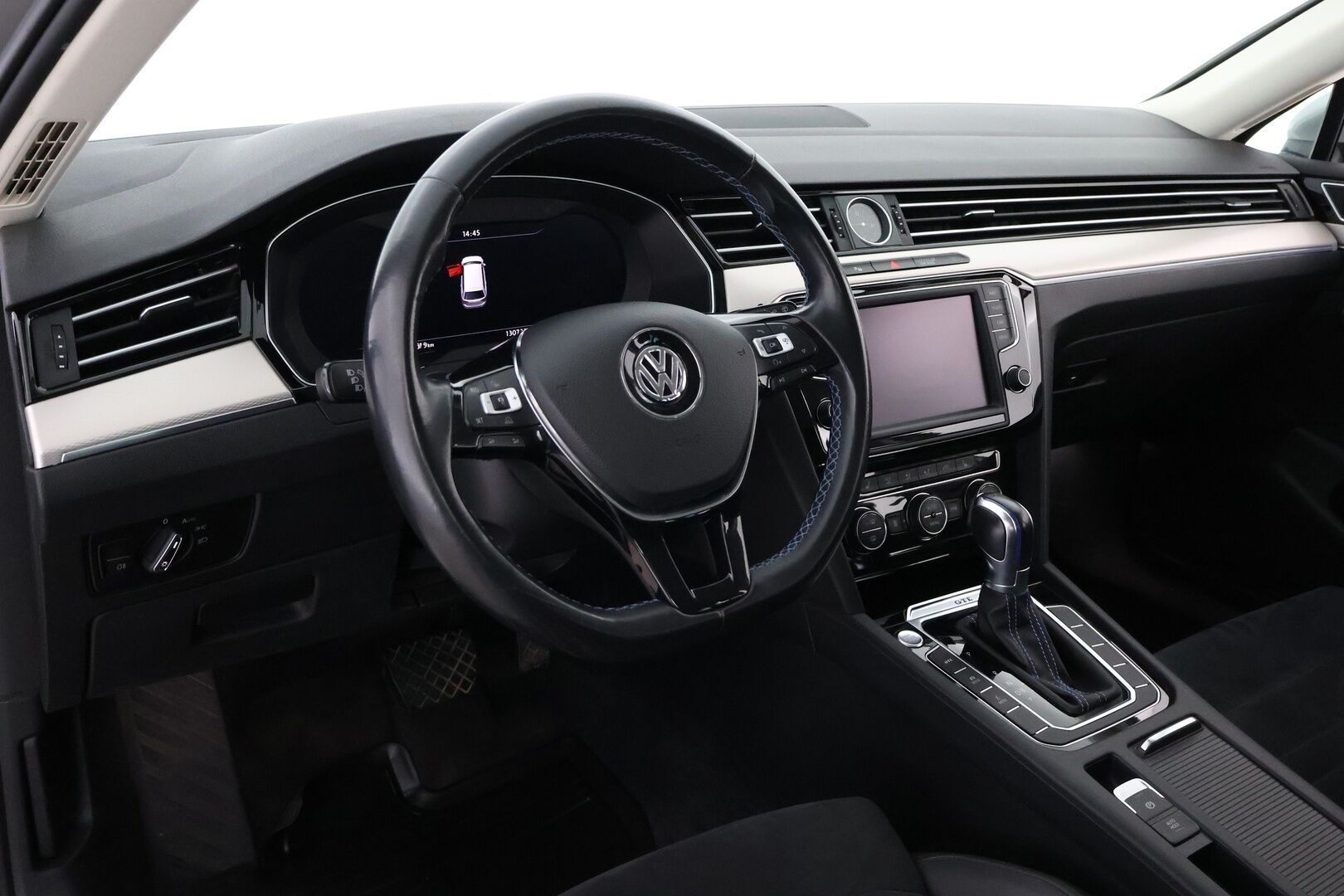 Volkswagen Passat 2016 Variant GTE Plug-In Hybrid 160 kW DSG-automaatti - Webasto / Adapt.Vakkari / Digimittari / Vetokoukku / Peruutuskamera / Nahka-Alcantara / Navi / KeylessGo / Huippuvarusteet / Jakopää tehty!