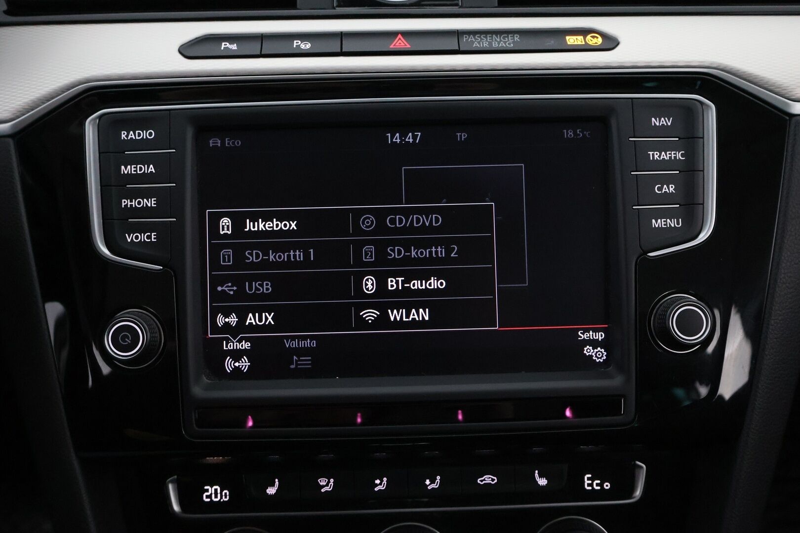 Volkswagen Passat 2016 Variant GTE Plug-In Hybrid 160 kW DSG-automaatti - Webasto / Adapt.Vakkari / Digimittari / Vetokoukku / Peruutuskamera / Nahka-Alcantara / Navi / KeylessGo / Huippuvarusteet / Jakopää tehty!